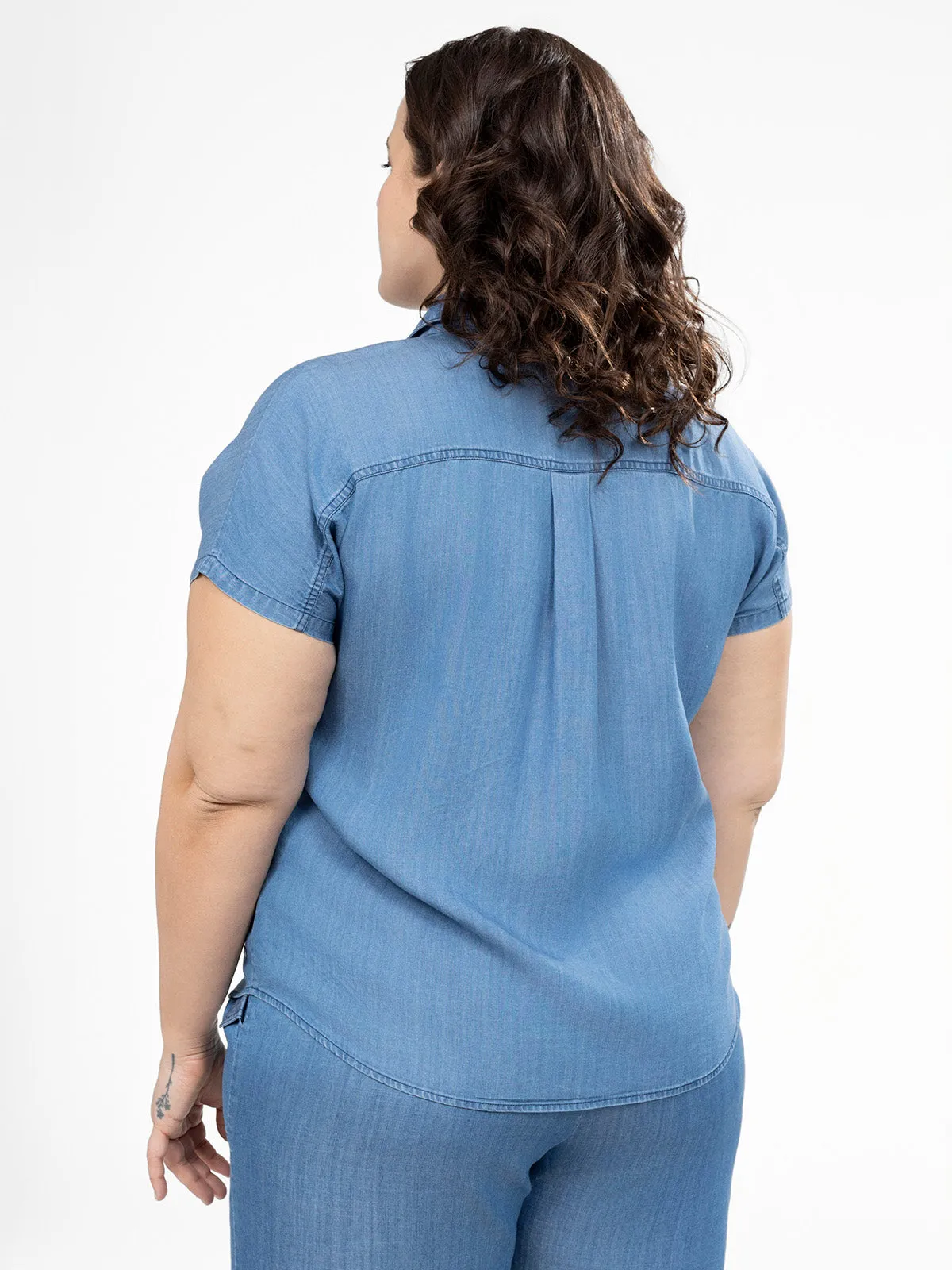 Short-sleeve semi-fitted blouse with buttons sold by Claire France product image thumbnail 3