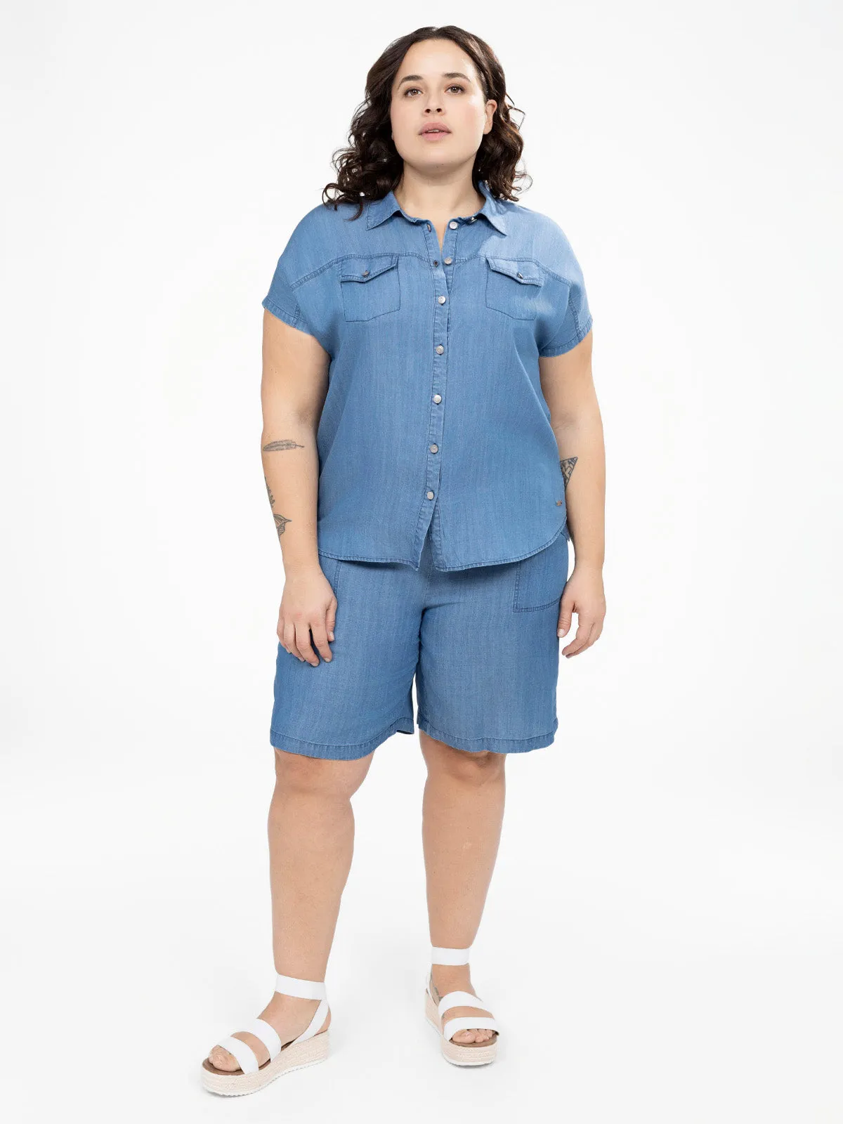 Short-sleeve semi-fitted blouse with buttons sold by Claire France product image thumbnail 2