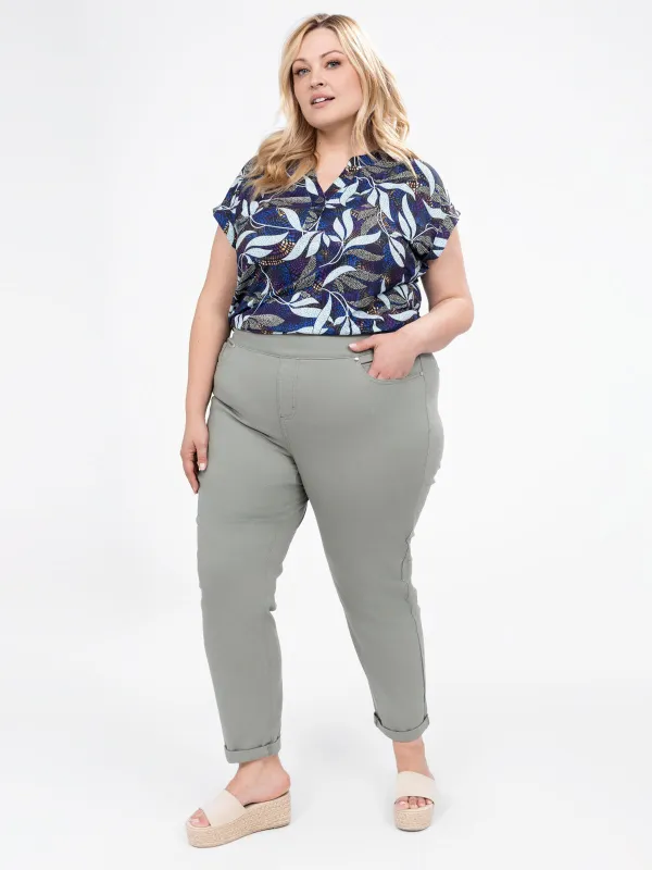 Narrow semi-fitted pull-on jean sold by Claire France