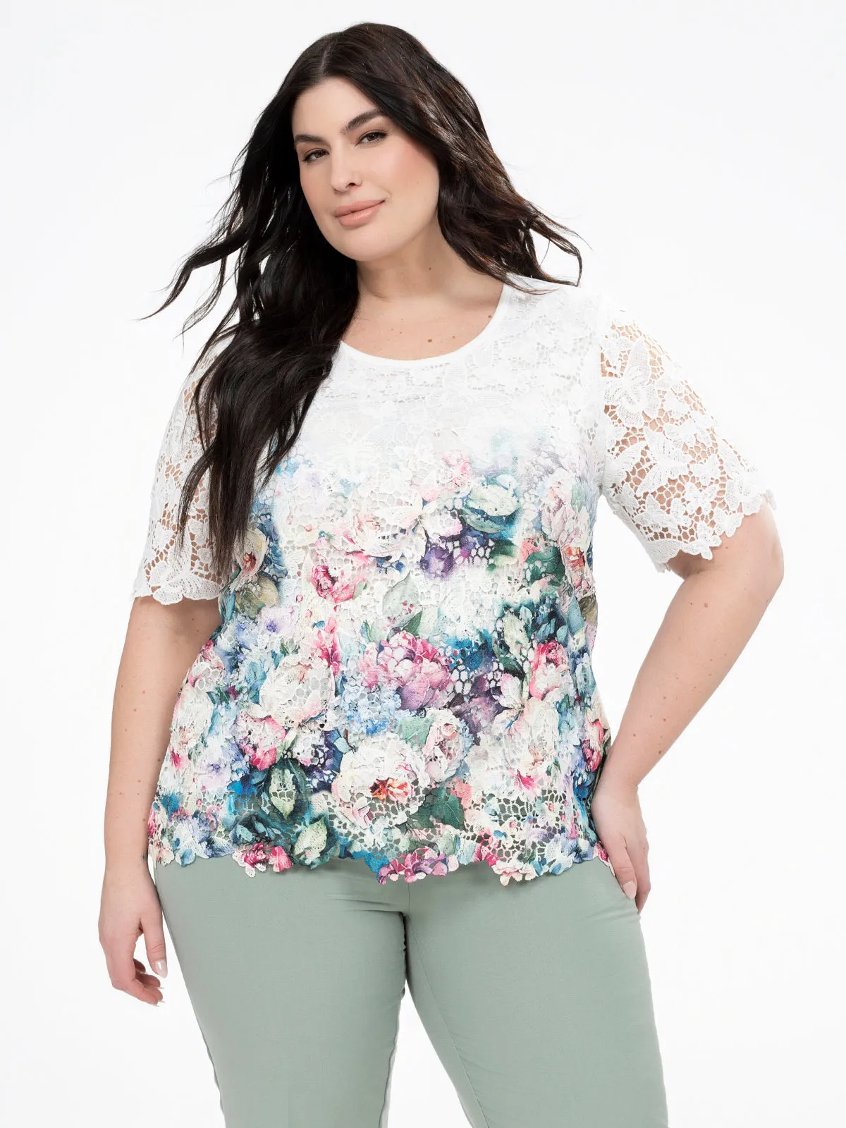 Short-sleeve semi-fitted t-shirt sold by Claire France