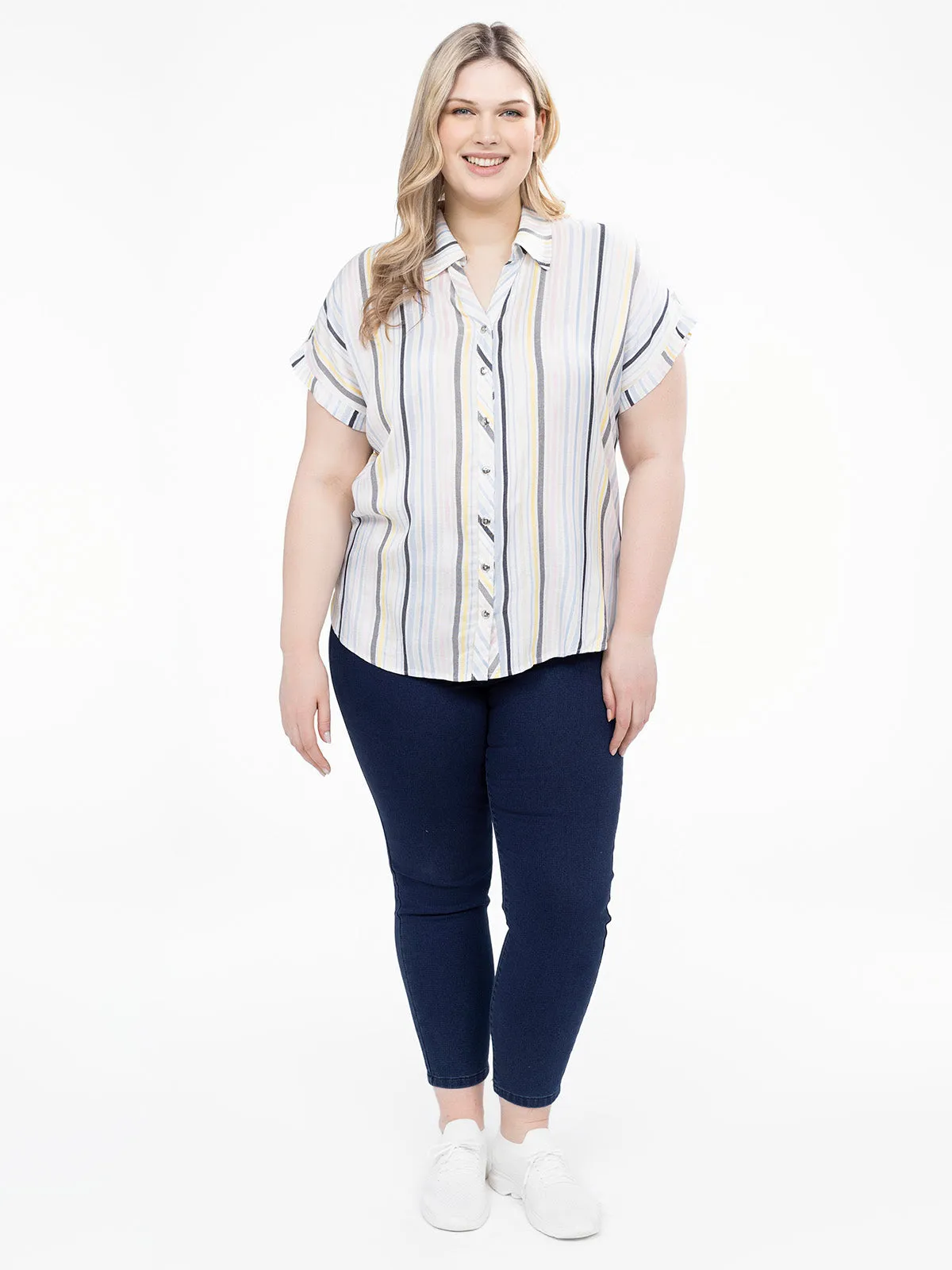 Short-sleeve semi-fitted blouse with buttons sold by Claire France product image thumbnail 2