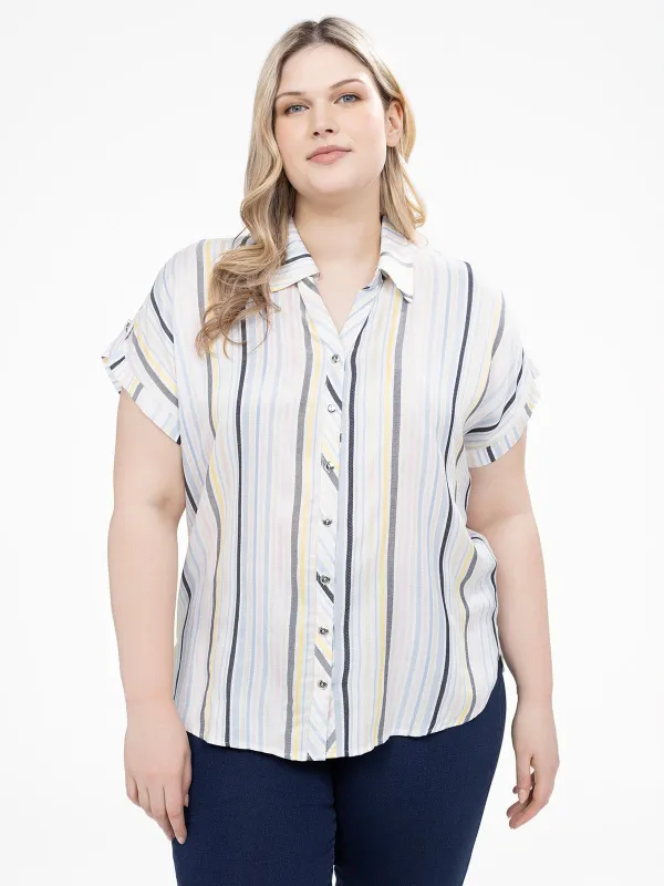 Short-sleeve semi-fitted blouse with buttons sold by Claire France