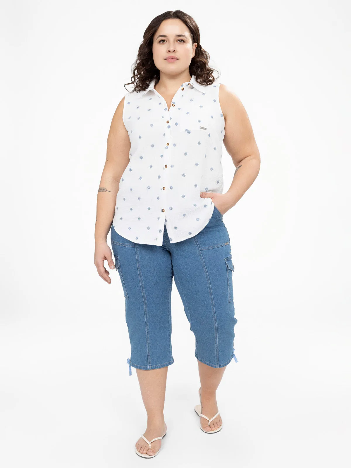 Sleeveless semi-fitted blouse with buttons sold by Claire France product image thumbnail 2