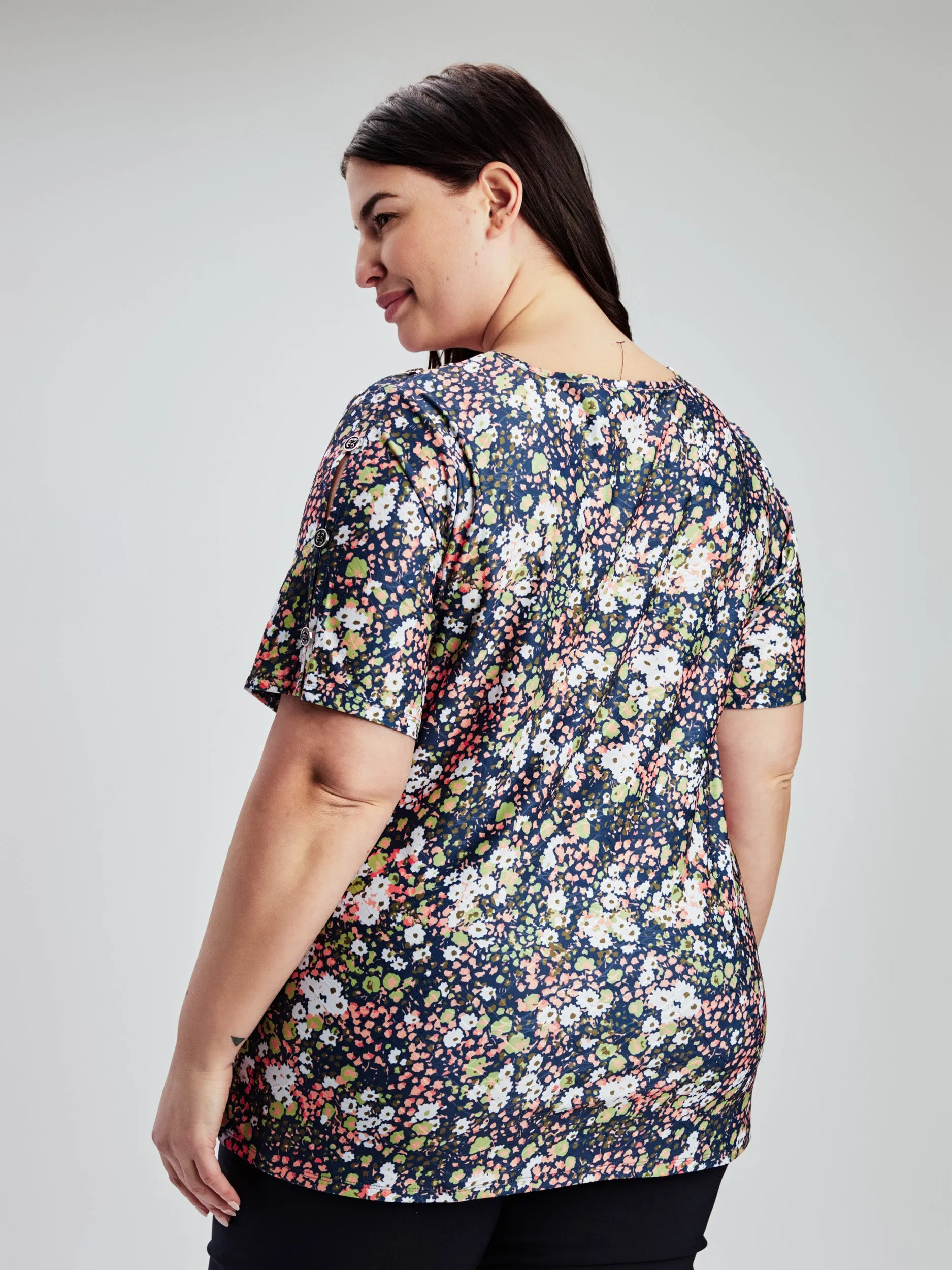 Short-sleeve semi-fitted tunic sold by Claire France product image thumbnail 3