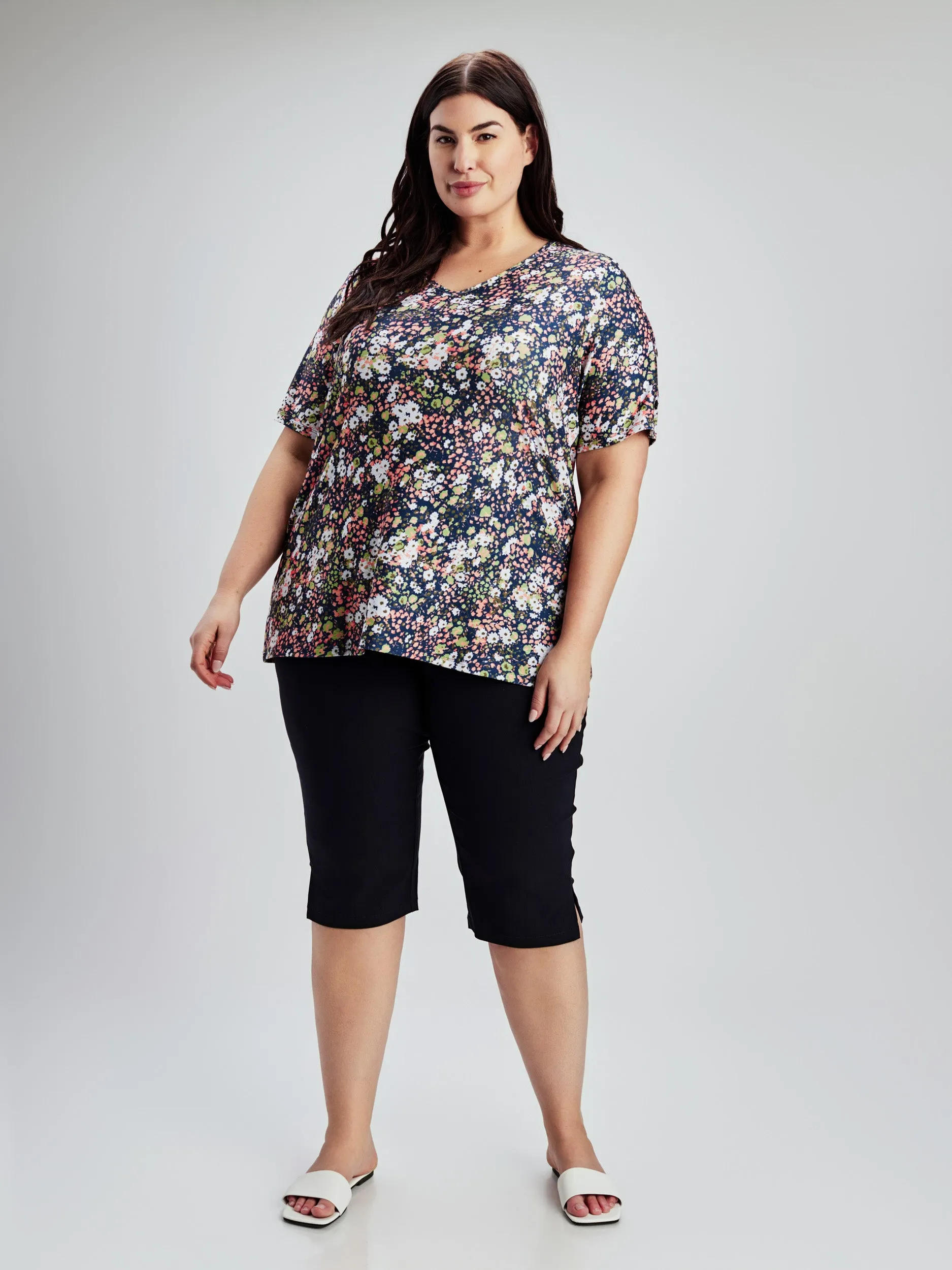 Short-sleeve semi-fitted tunic sold by Claire France