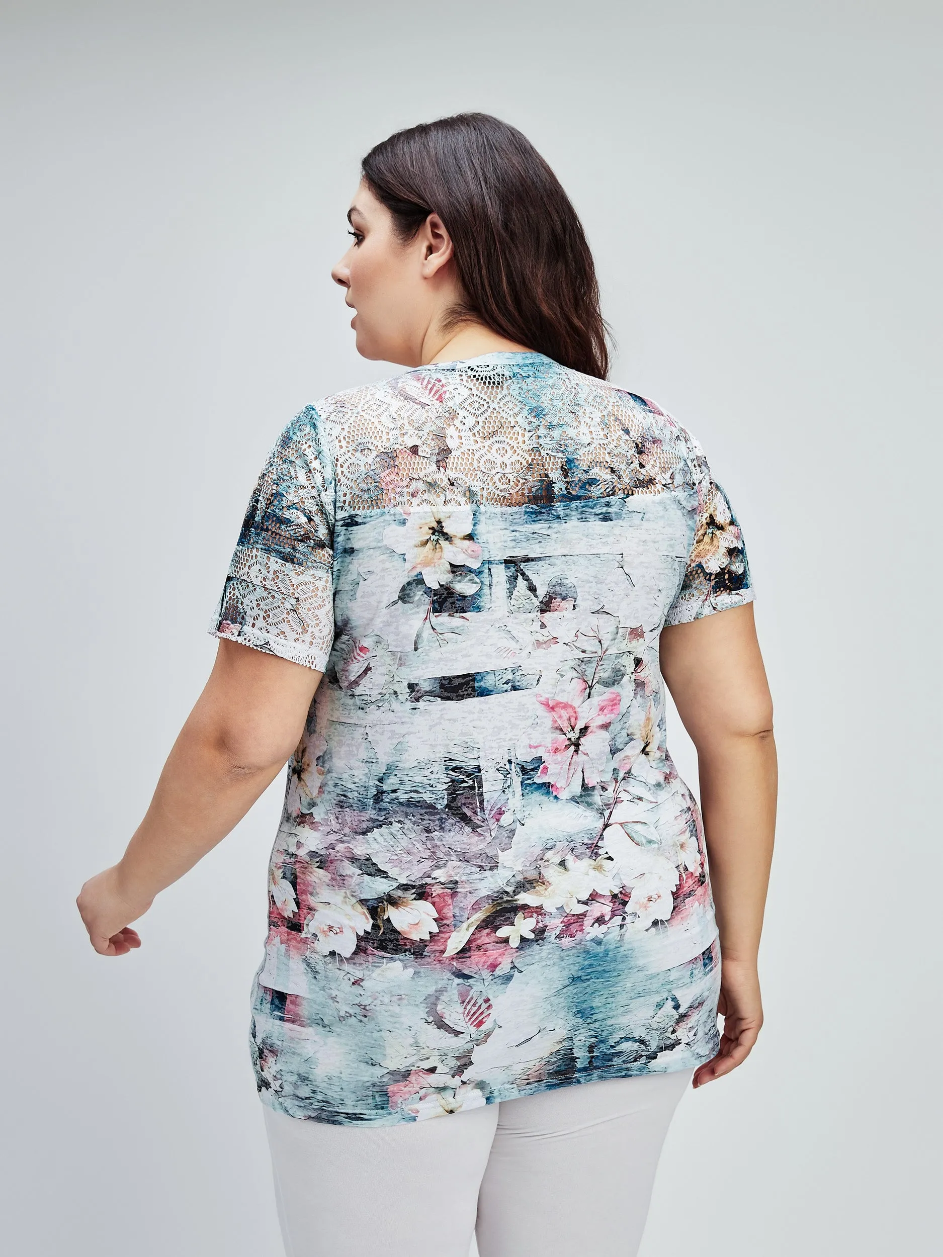 Short-sleeve semi-fitted tunic sold by Claire France product image thumbnail 3