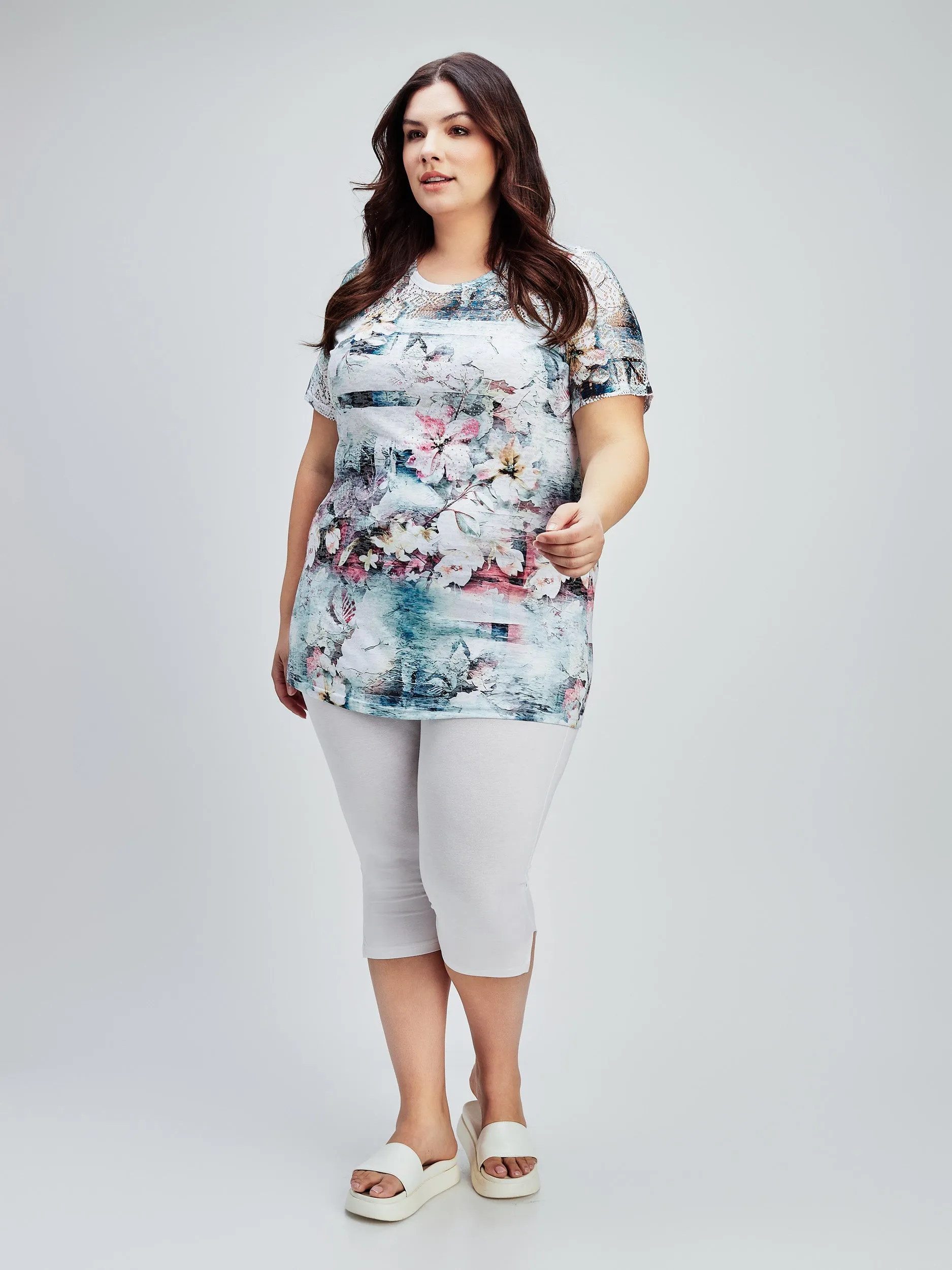 Short-sleeve semi-fitted tunic sold by Claire France