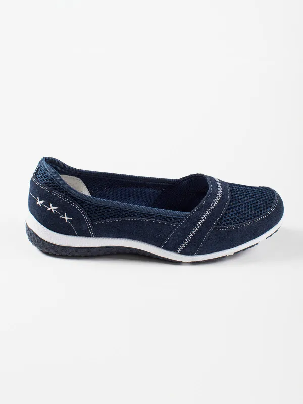 Flat shoes sold by Claire France