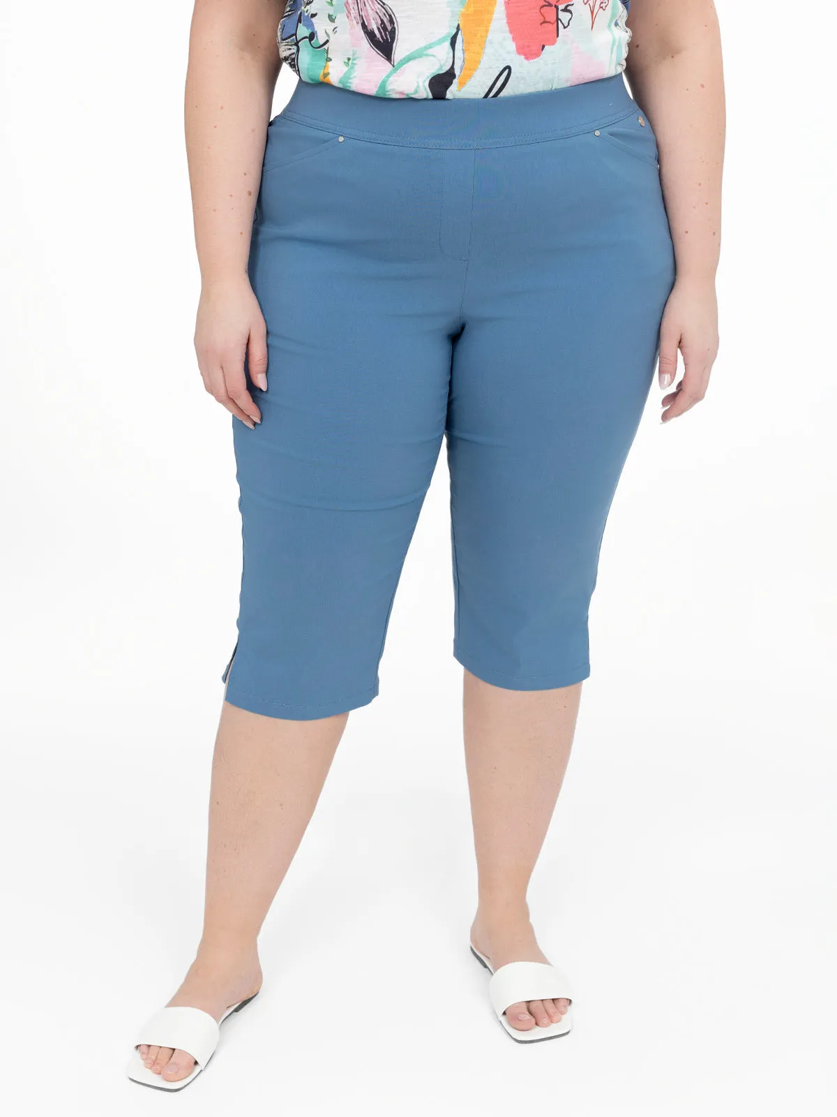 Straight fitted pull-on capri sold by Claire France product image thumbnail 5