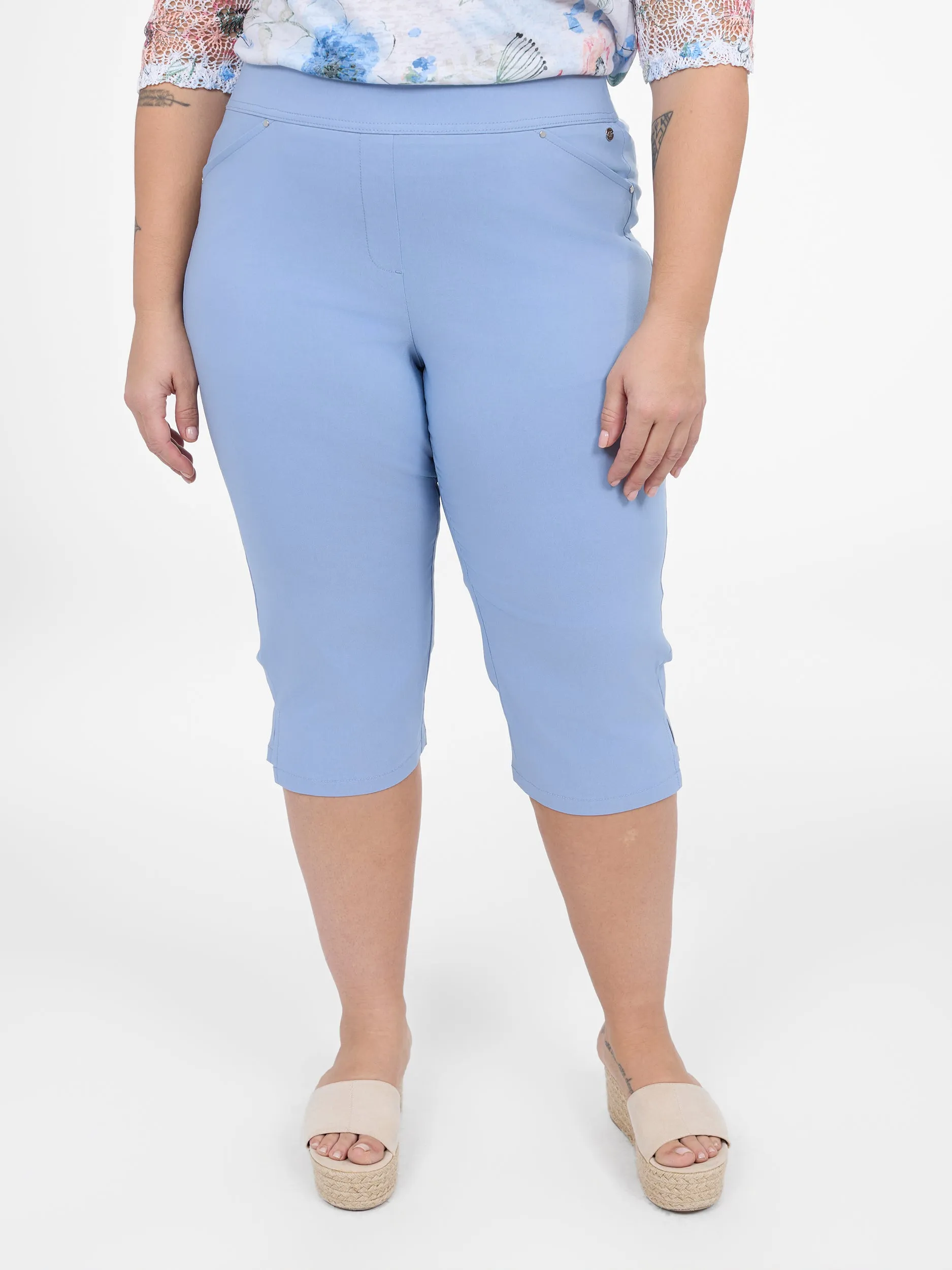 Straight fitted pull-on capri sold by Claire France product image thumbnail 2