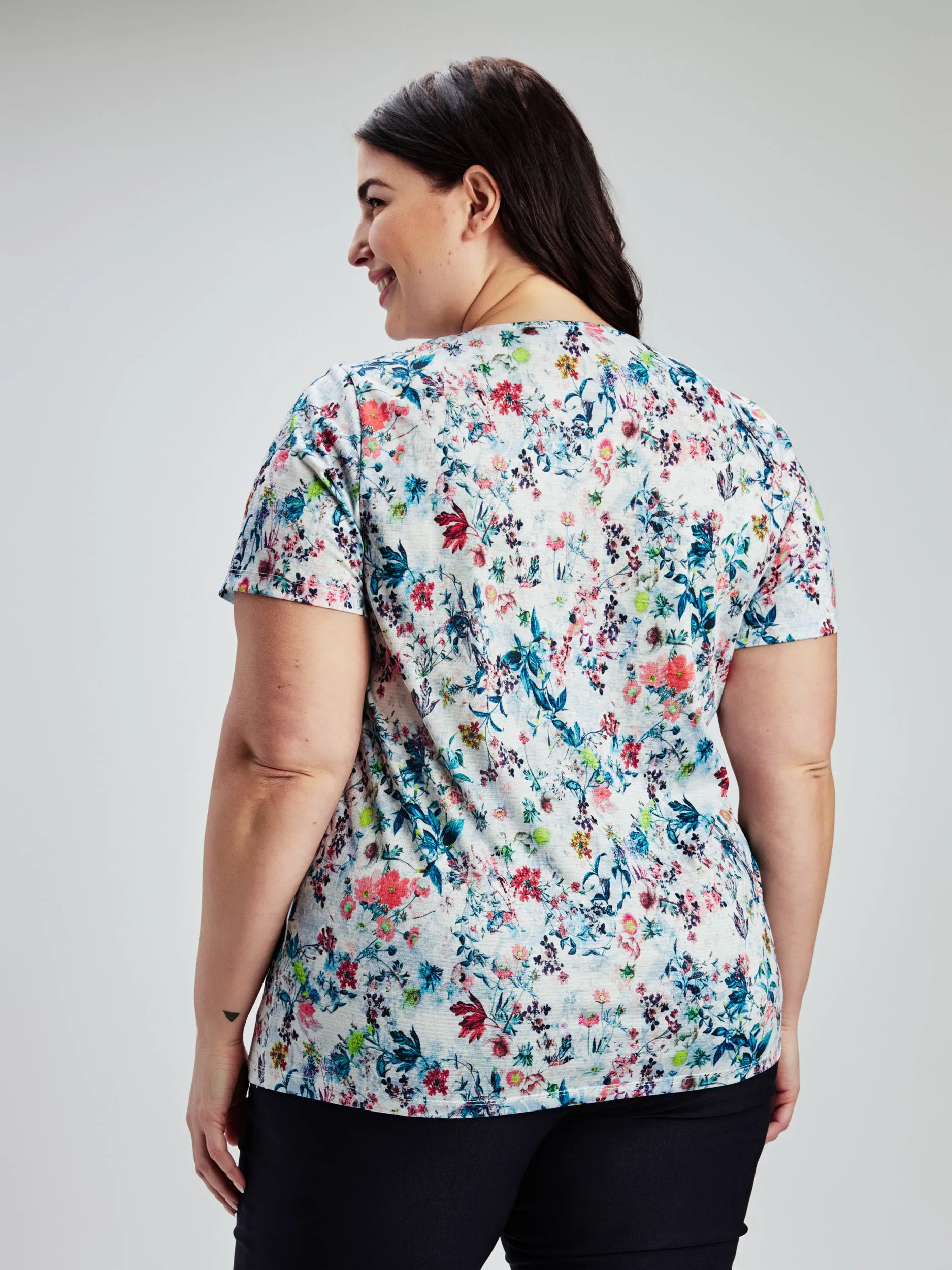 Short-sleeve semi-fitted t-shirt sold by Claire France product image thumbnail 3