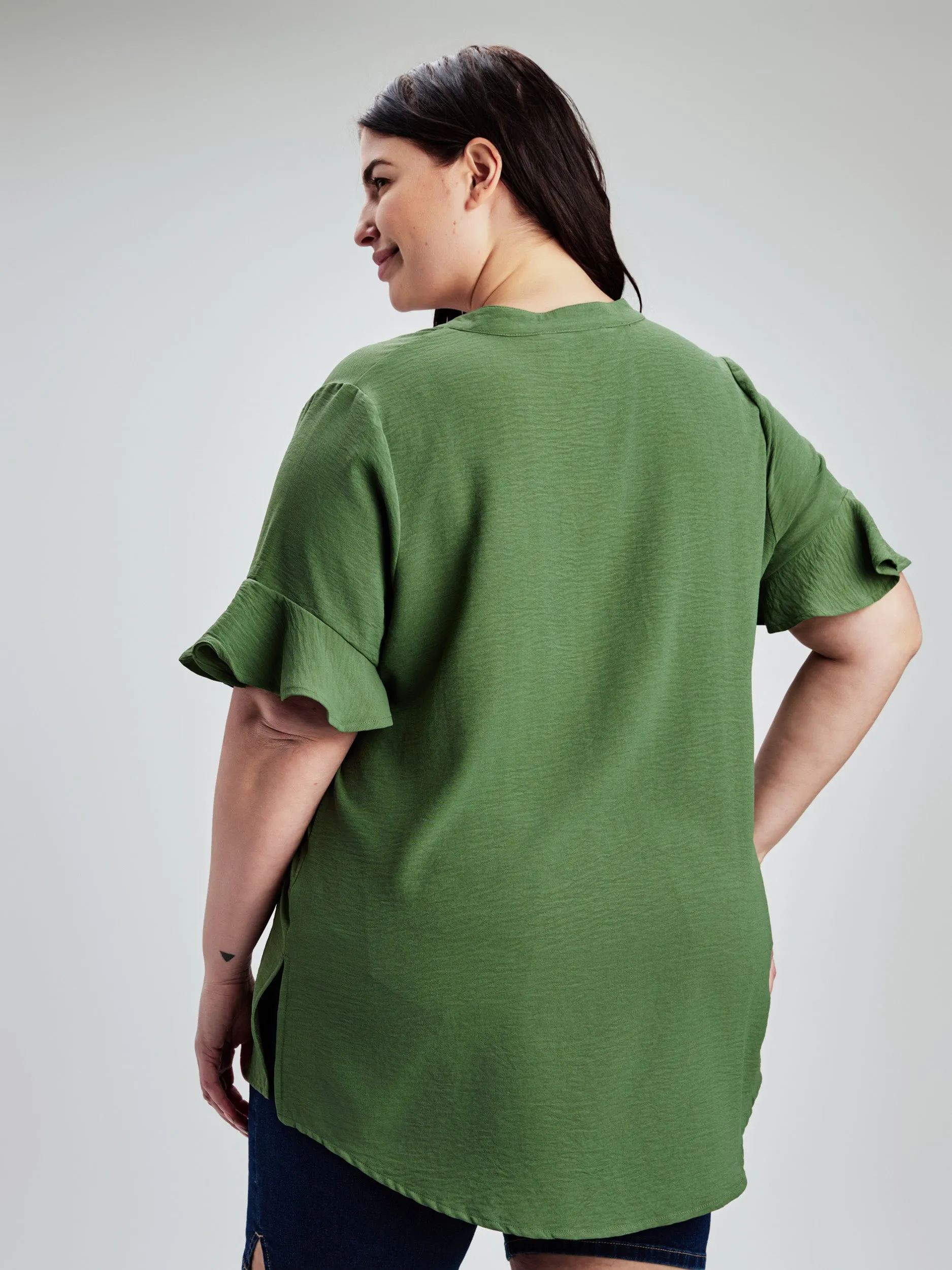 Short-sleeve semi-fitted blouse with buttons sold by Claire France product image thumbnail 3