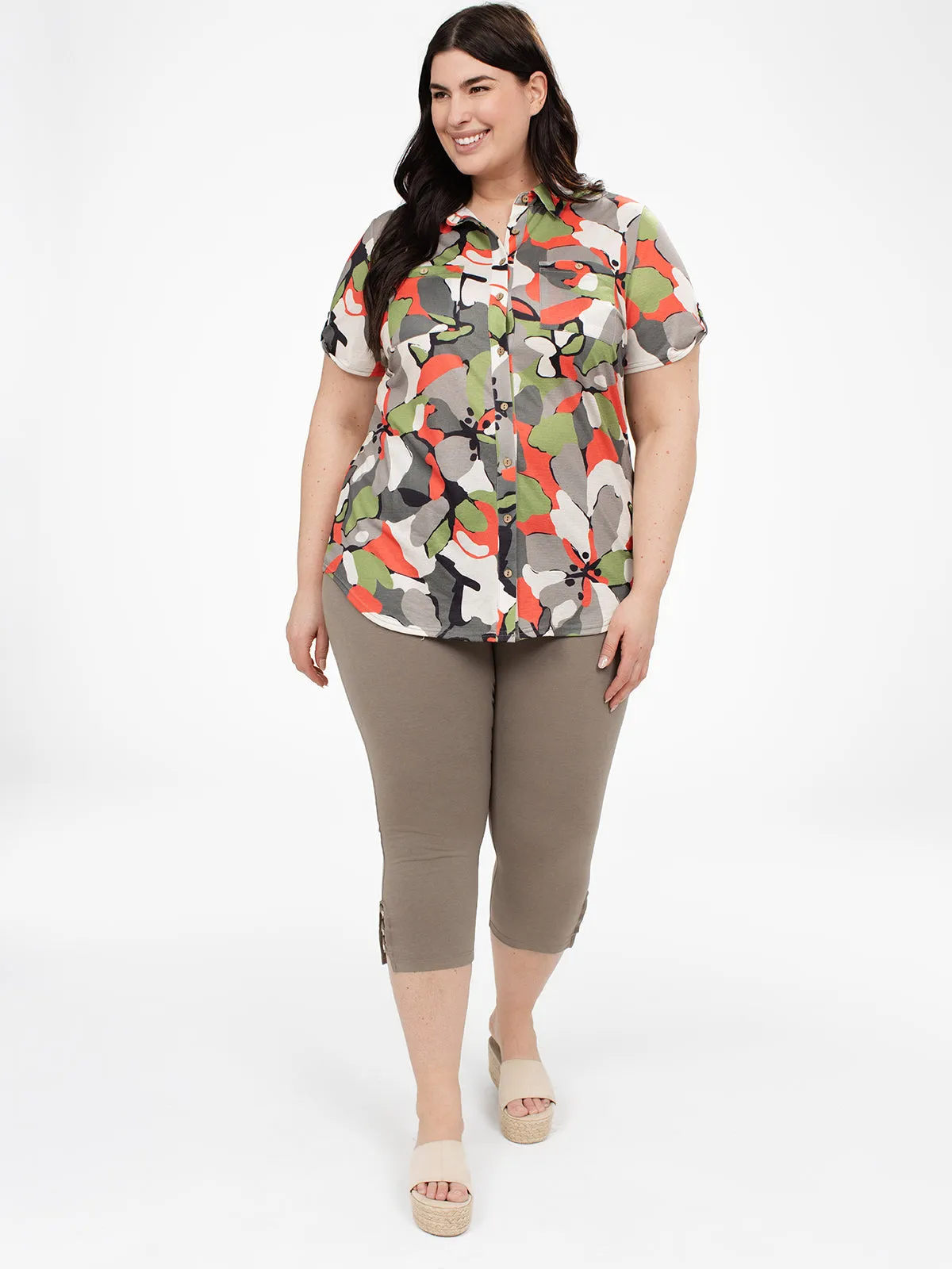 Short-sleeve semi-fitted blouse with buttons sold by Claire France product image thumbnail 2