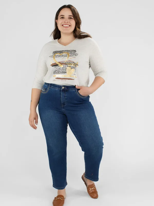 Straight semi-fitted jean sold by Claire France