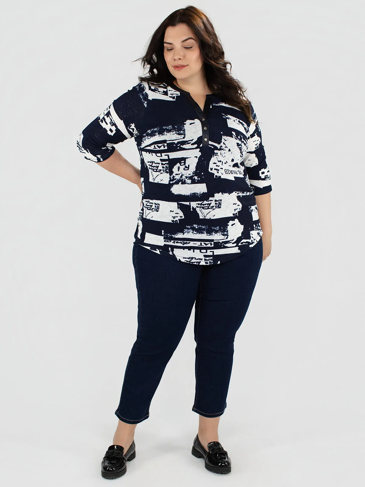 3/4-sleeve semi-fitted tunic sold by Claire France product image thumbnail 2