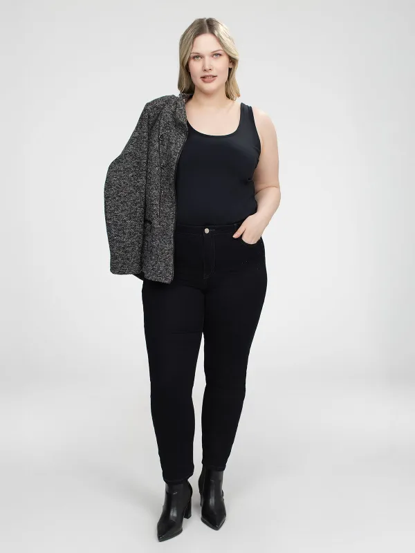 Narrow semi-fitted jean sold by Claire France