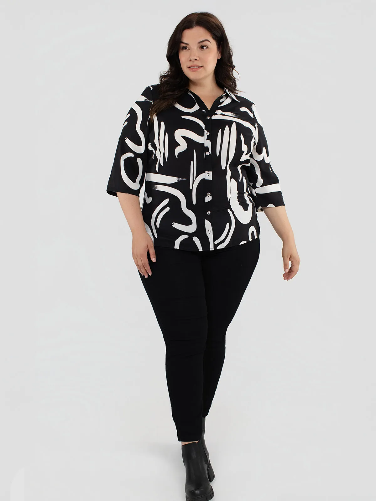 3/4-sleeve semi-fitted blouse with buttons sold by Claire France product image thumbnail 2