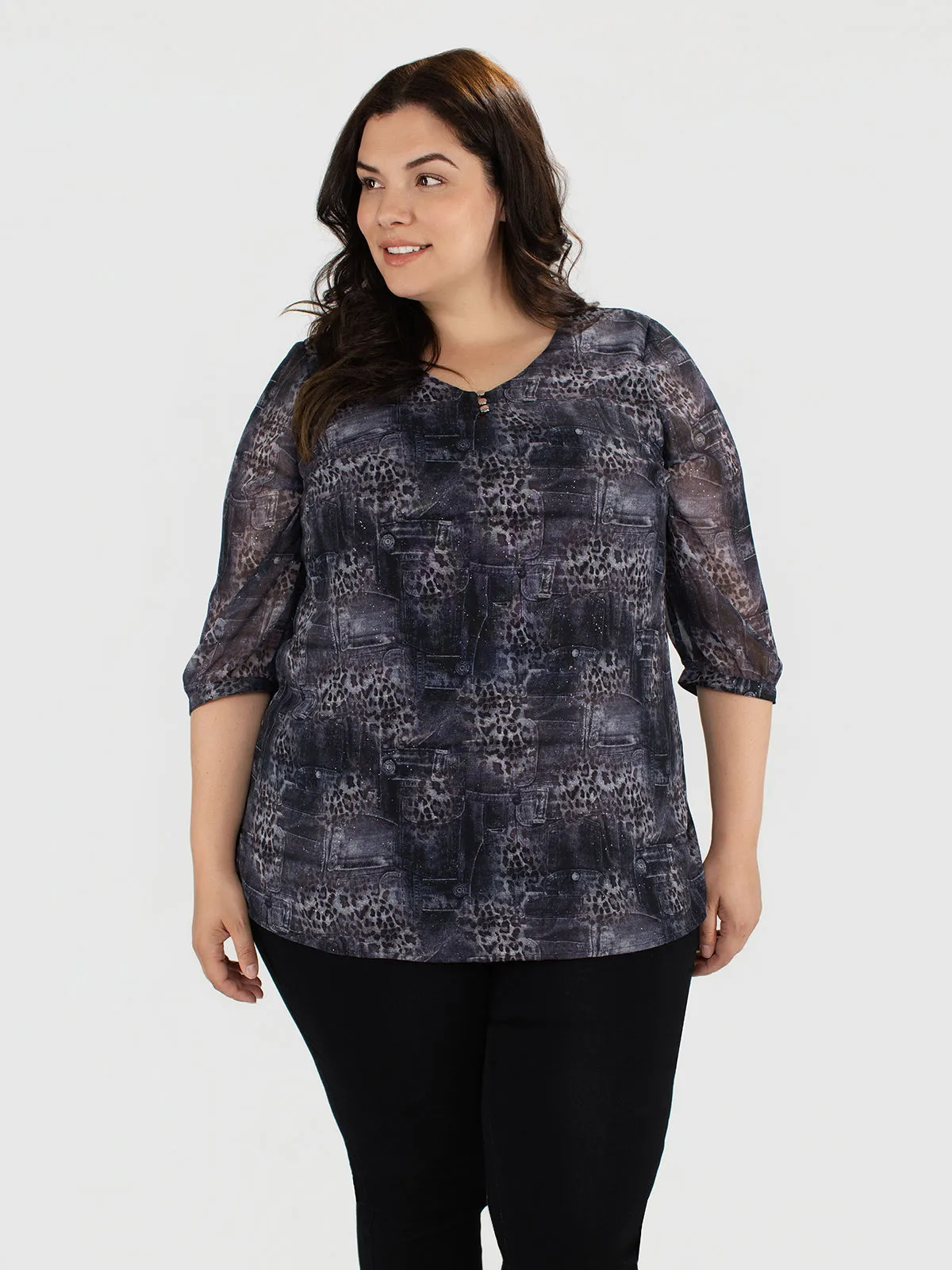 3/4-sleeve semi-fitted blouse sold by Claire France