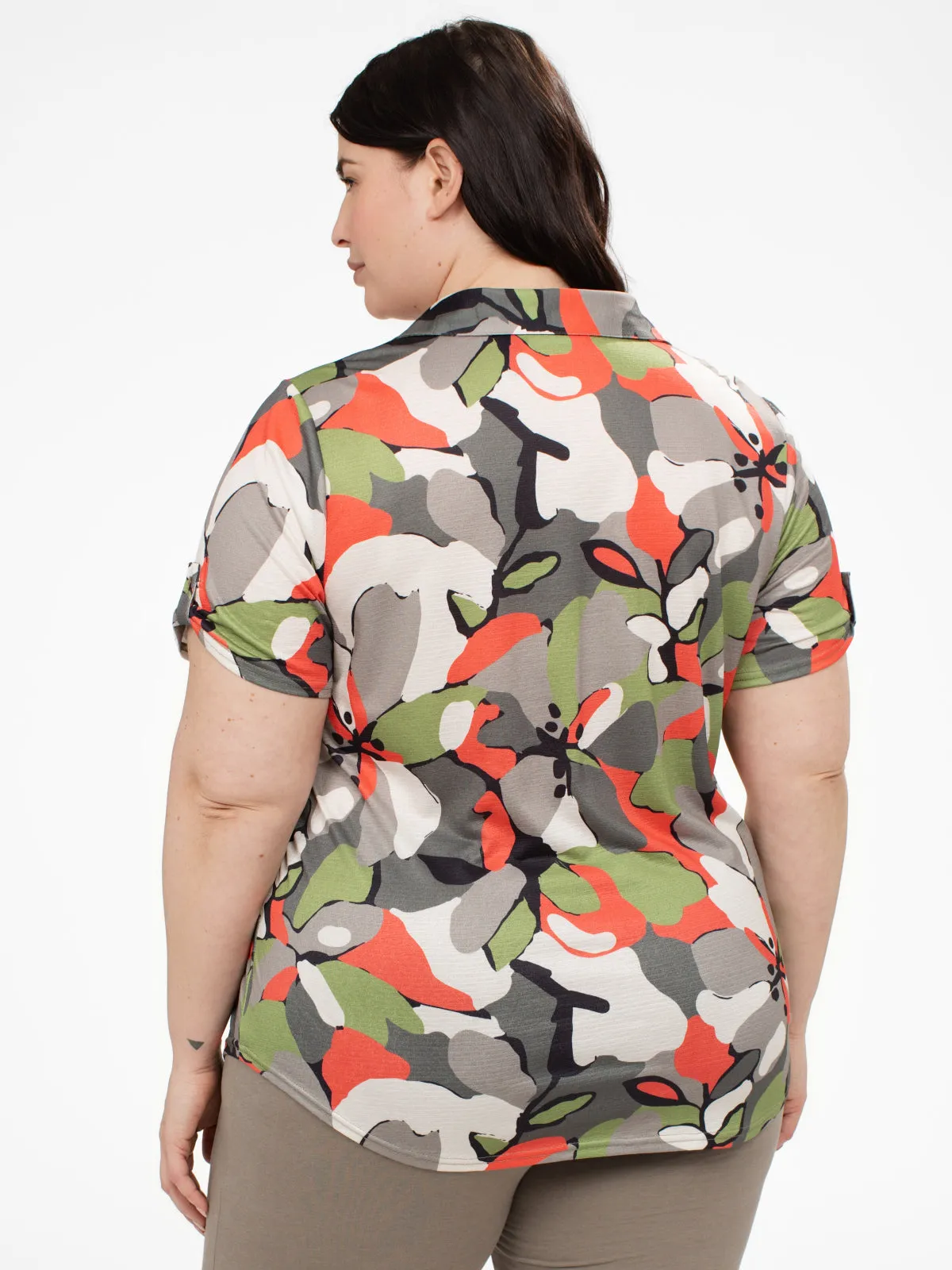 Short-sleeve semi-fitted blouse with buttons sold by Claire France product image thumbnail 3