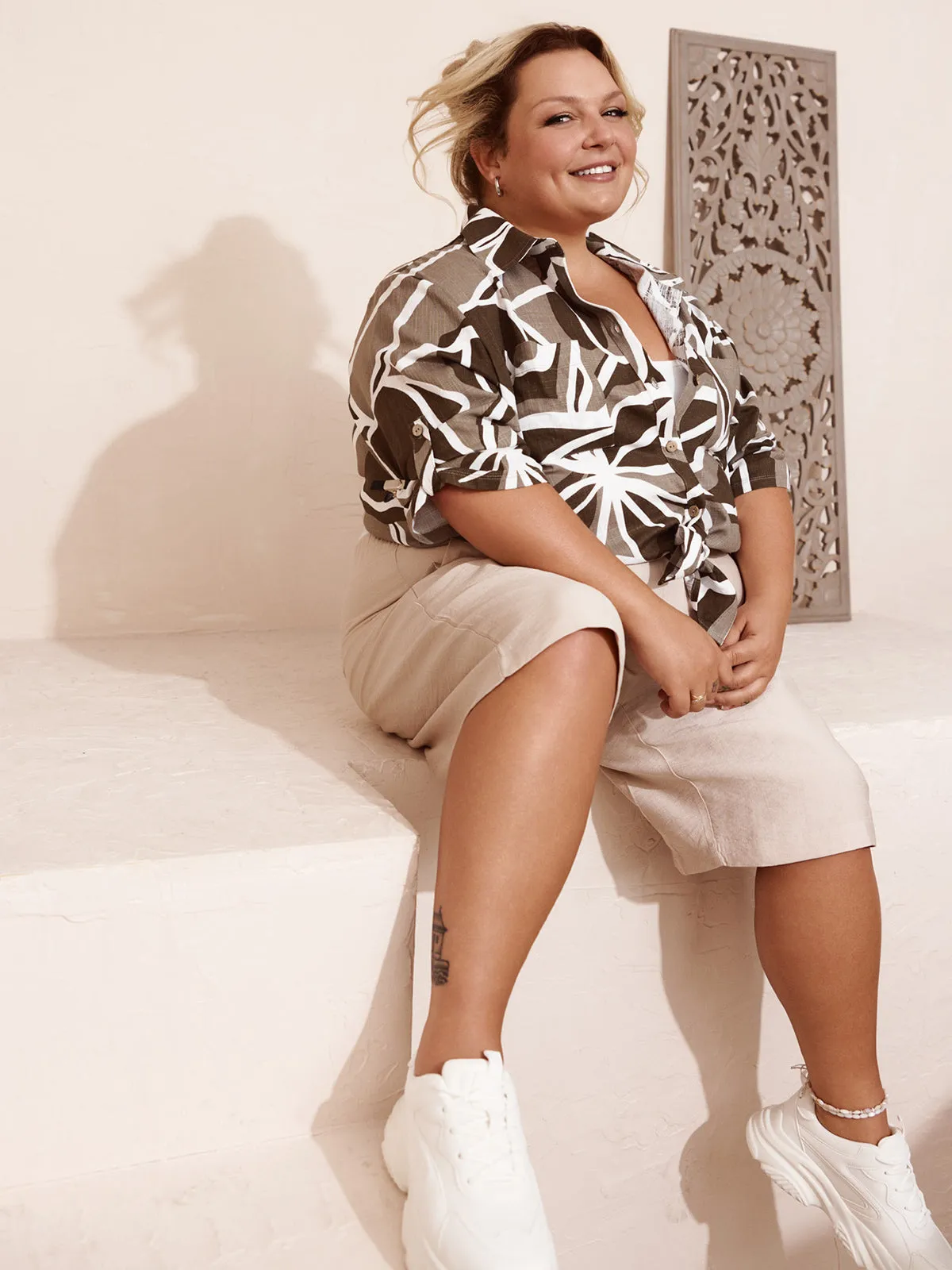 3/4-sleeve semi-fitted blouse with buttons sold by Claire France