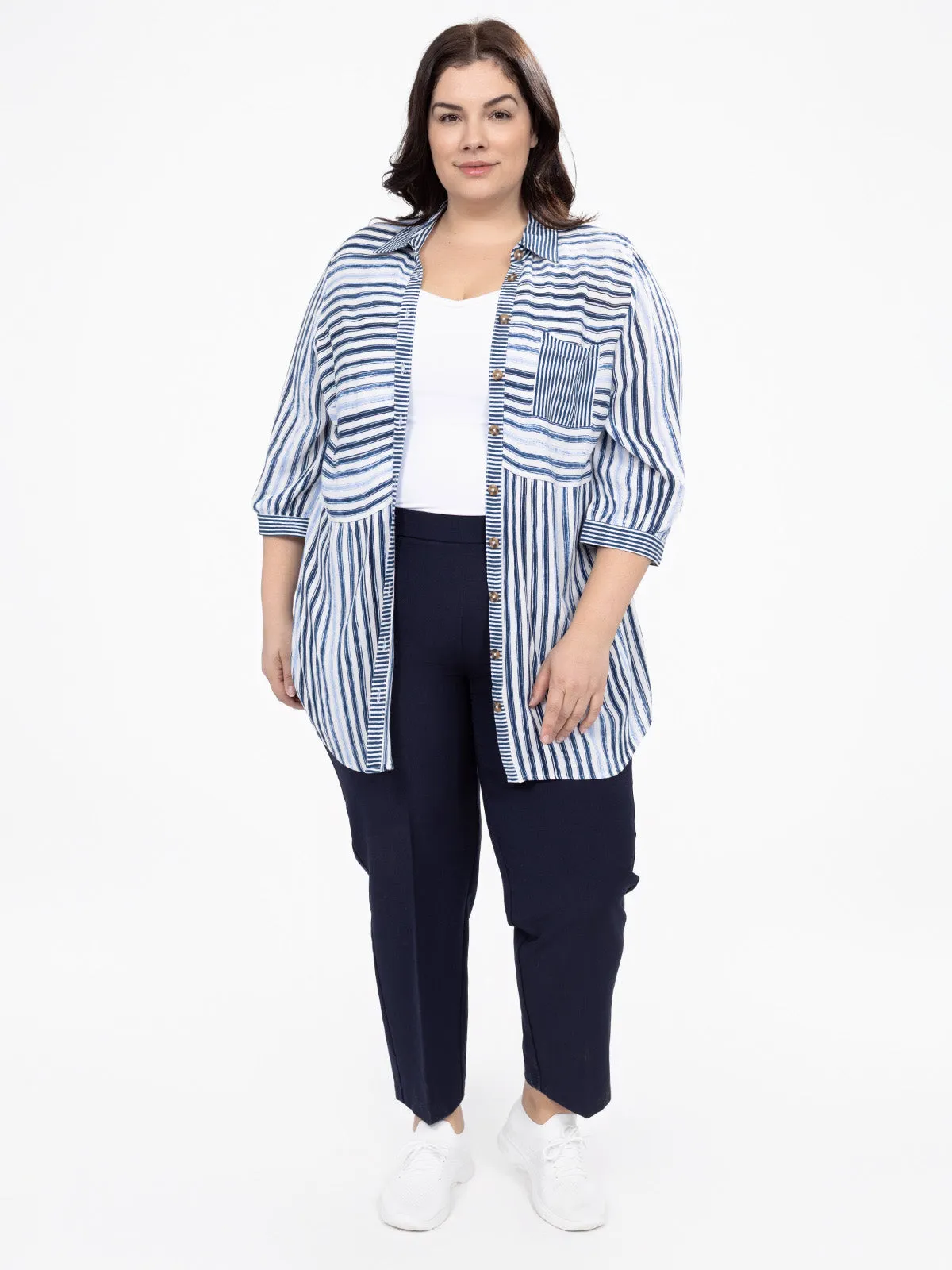 3/4-sleeve semi-fitted blouse with buttons sold by Claire France