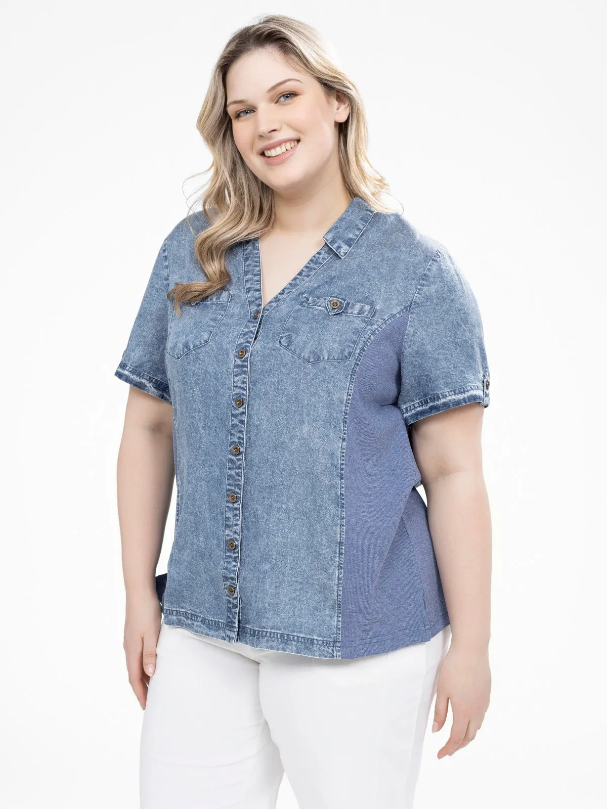 Short-sleeve semi-fitted blouse with buttons sold by Claire France product image thumbnail 4