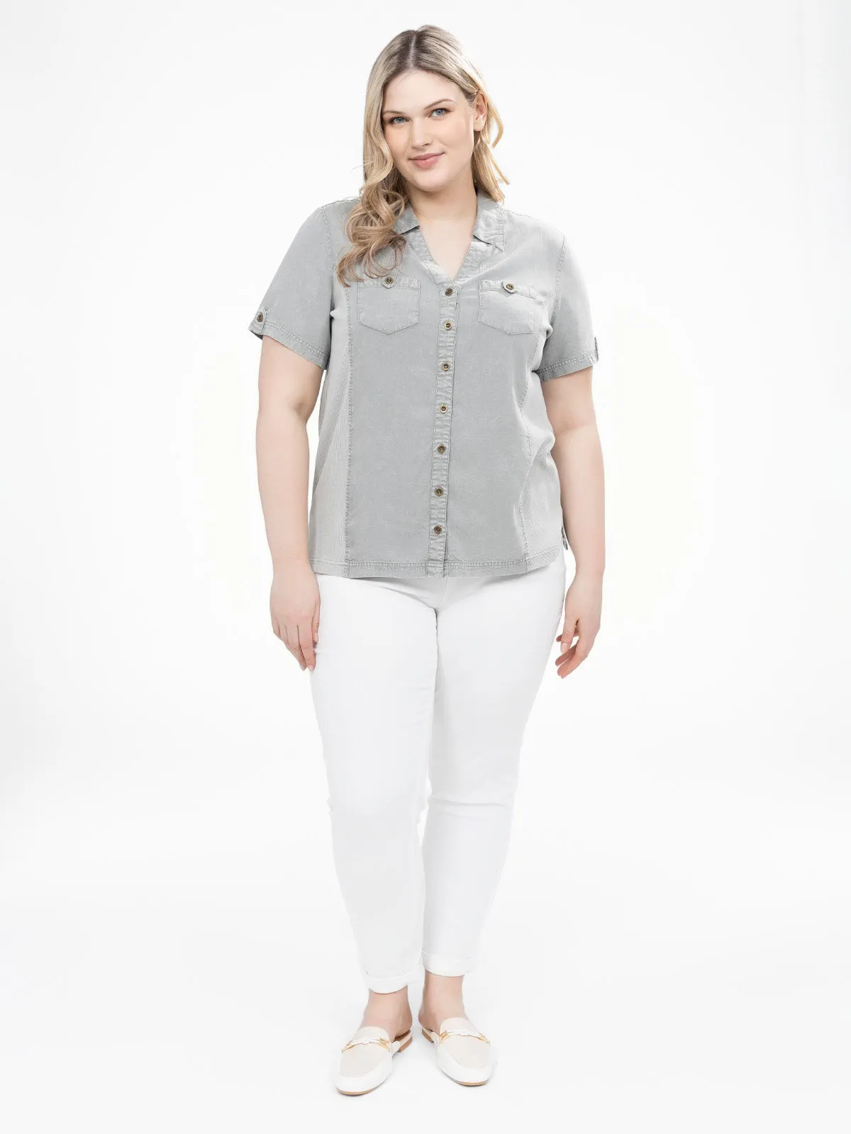 Short-sleeve semi-fitted blouse with buttons sold by Claire France product image thumbnail 2