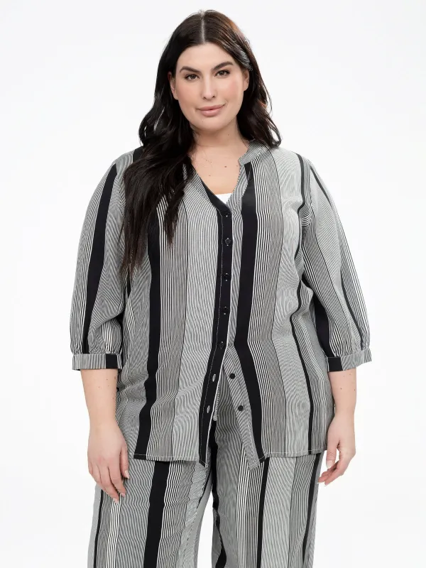 3/4-sleeve semi-fitted blouse with buttons sold by Claire France