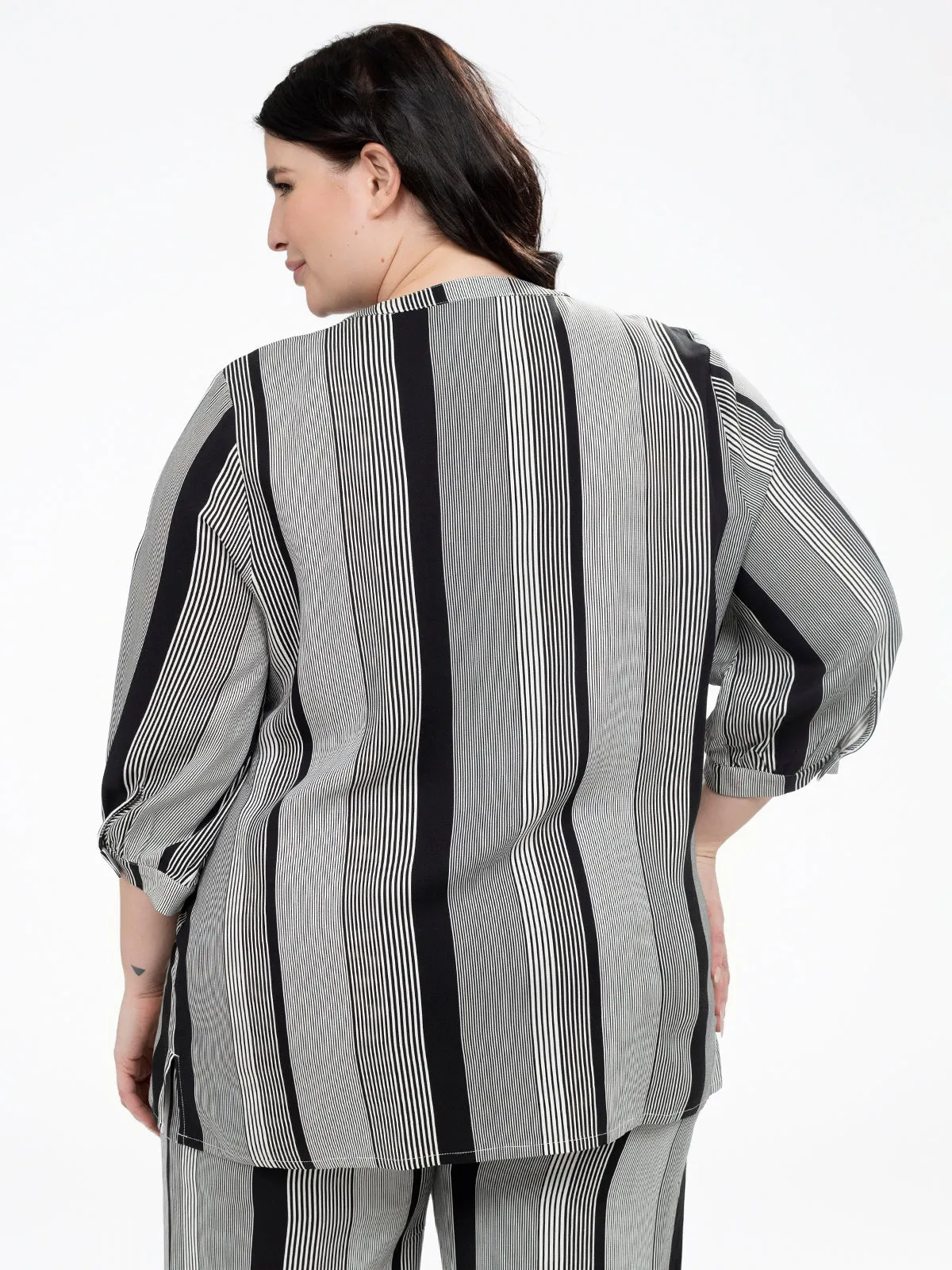 3/4-sleeve semi-fitted blouse with buttons sold by Claire France product image thumbnail 2