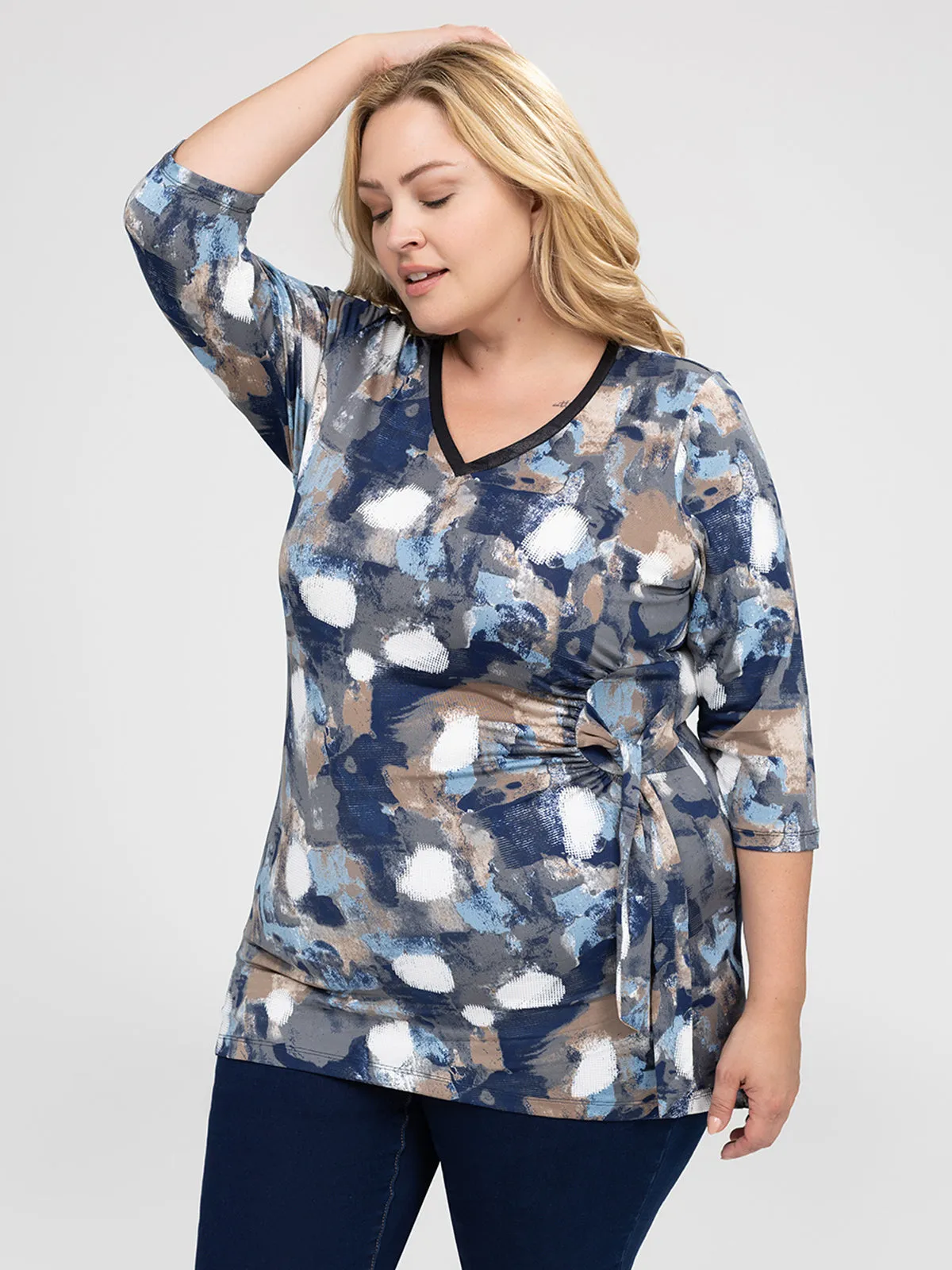 3/4-sleeve semi-fitted tunic sold by Claire France