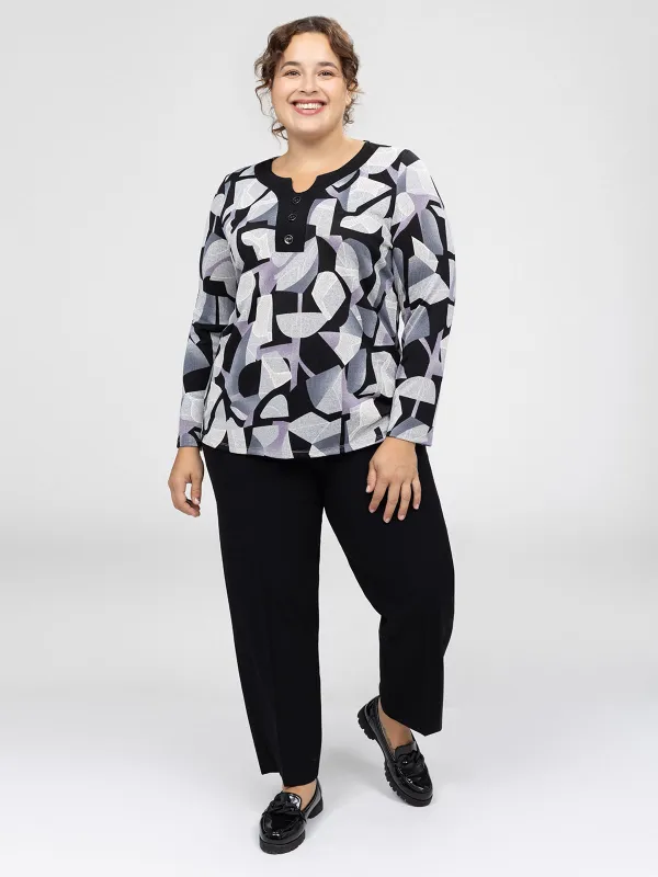 Long-sleeve semi-fitted t-shirt sold by Claire France