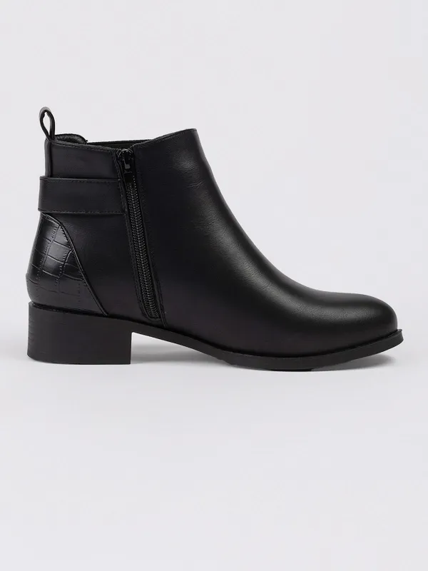 Low heels boots sold by Claire France