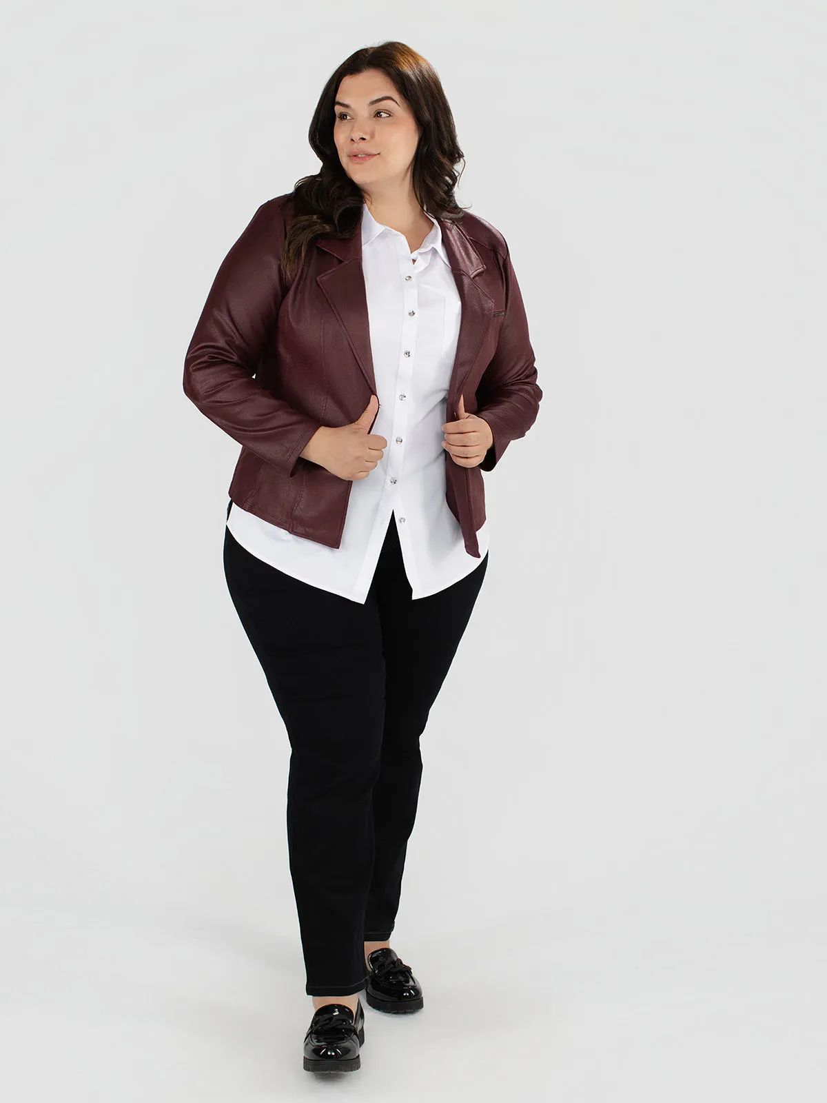 Cropped semi-fitted blazer sold by Claire France product image thumbnail 2