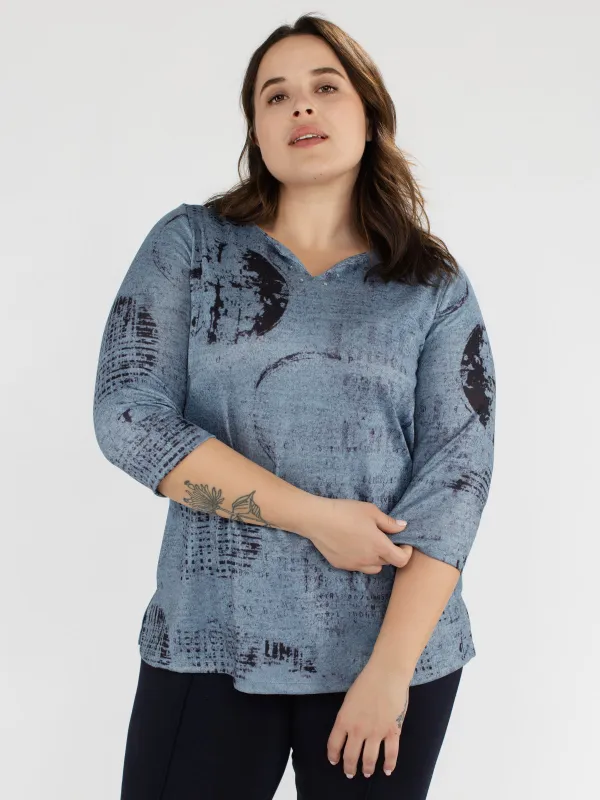 3/4-sleeve semi-fitted tunic sold by Claire France