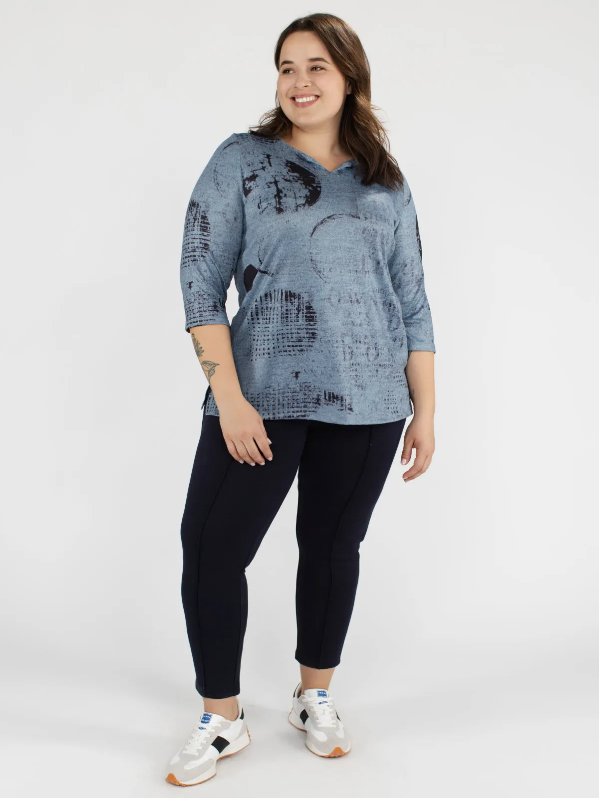 3/4-sleeve semi-fitted tunic sold by Claire France product image thumbnail 2