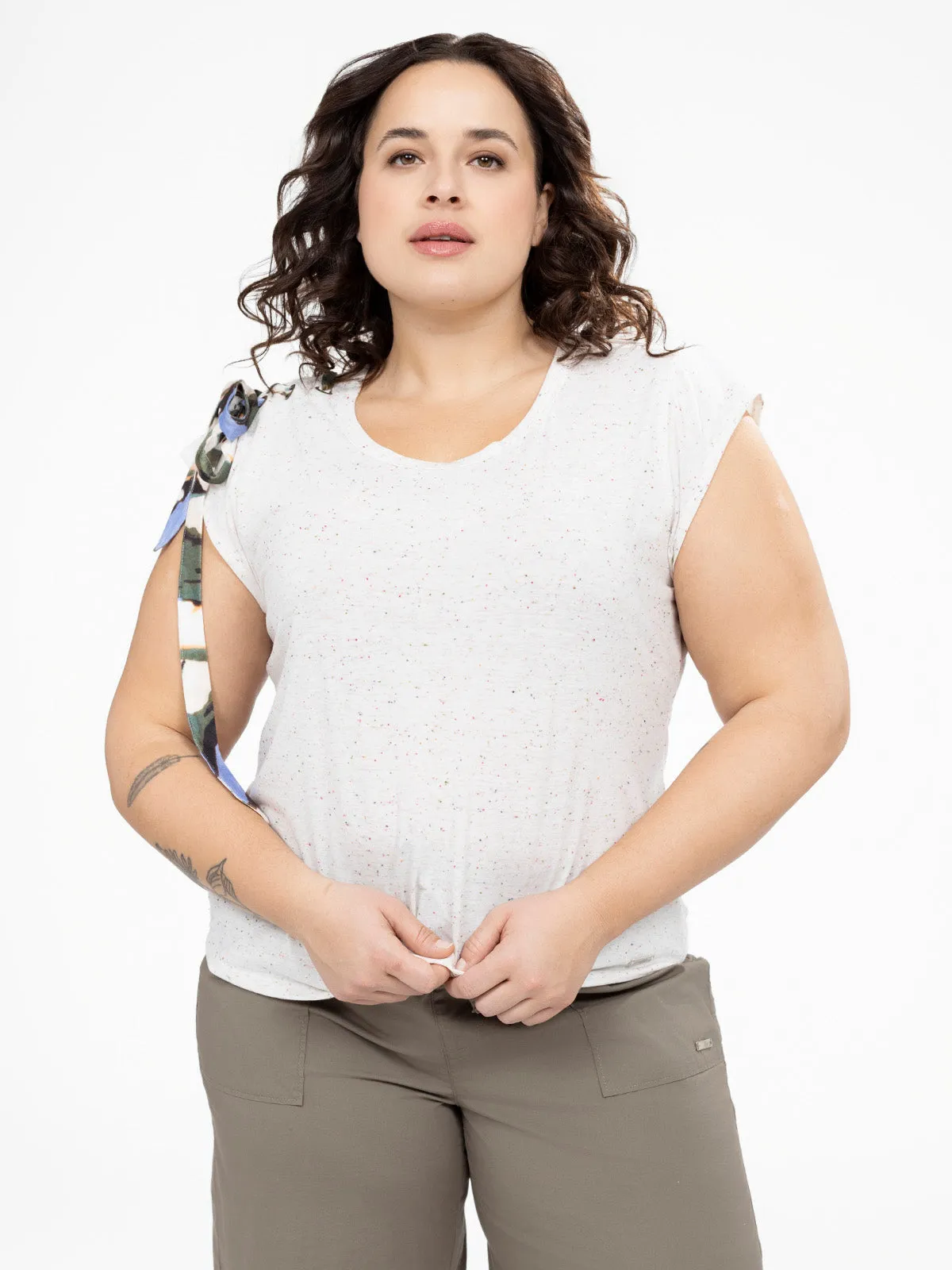 Short-sleeve semi-fitted t-shirt sold by Claire France