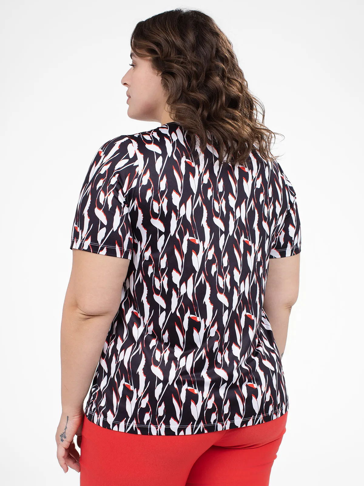 Short-sleeve semi-fitted t-shirt sold by Claire France product image thumbnail 3