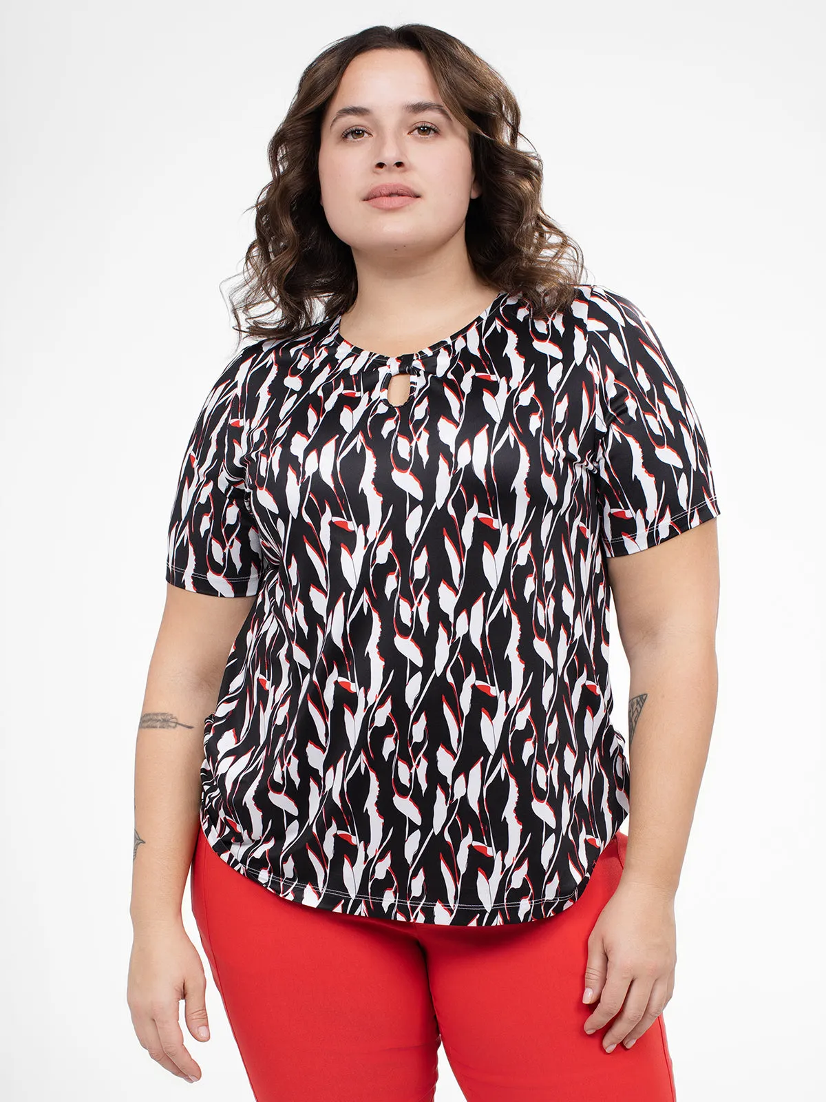 Short-sleeve semi-fitted t-shirt sold by Claire France