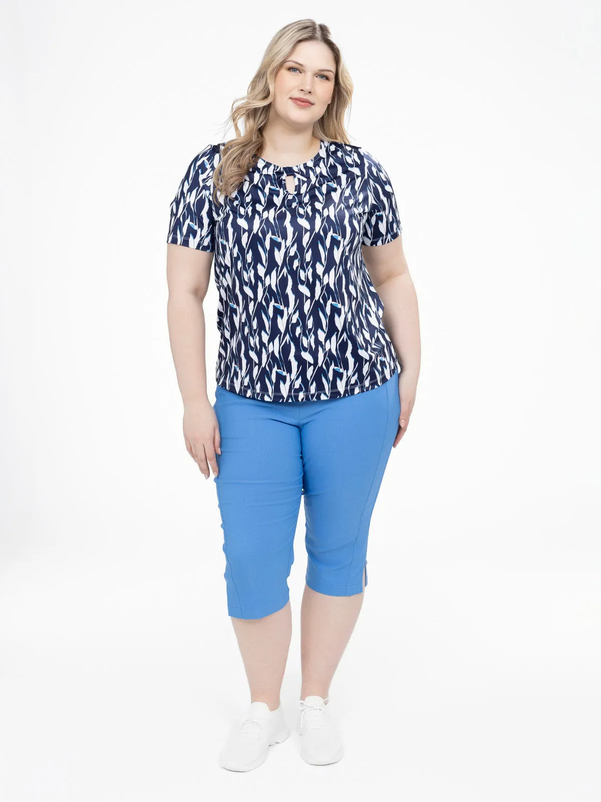 Short-sleeve semi-fitted t-shirt sold by Claire France product image thumbnail 5