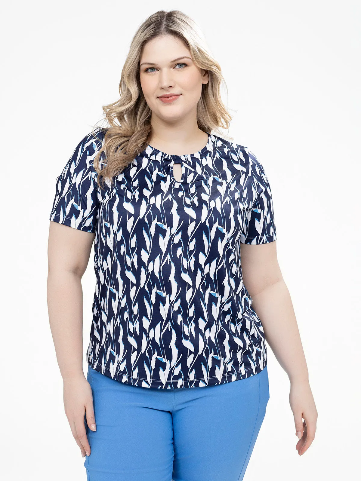 Short-sleeve semi-fitted t-shirt sold by Claire France product image thumbnail 4