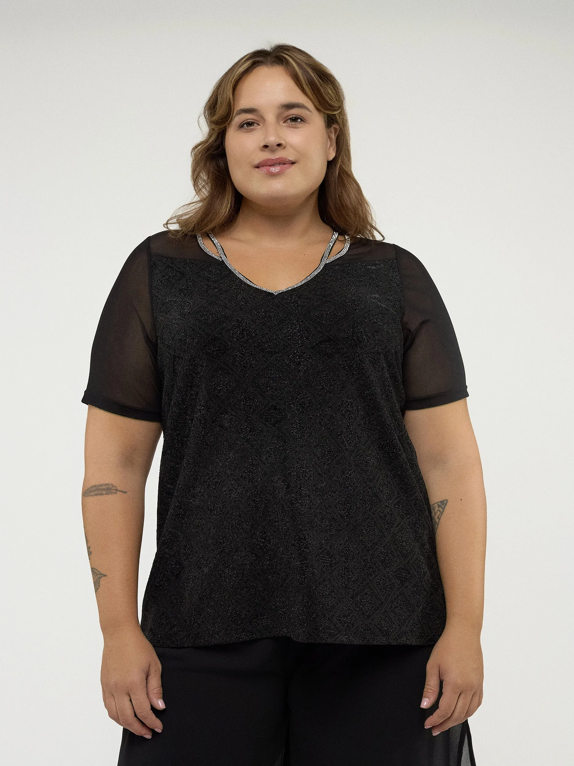 Short-sleeve semi-fitted tunic sold by Claire France product image thumbnail 2