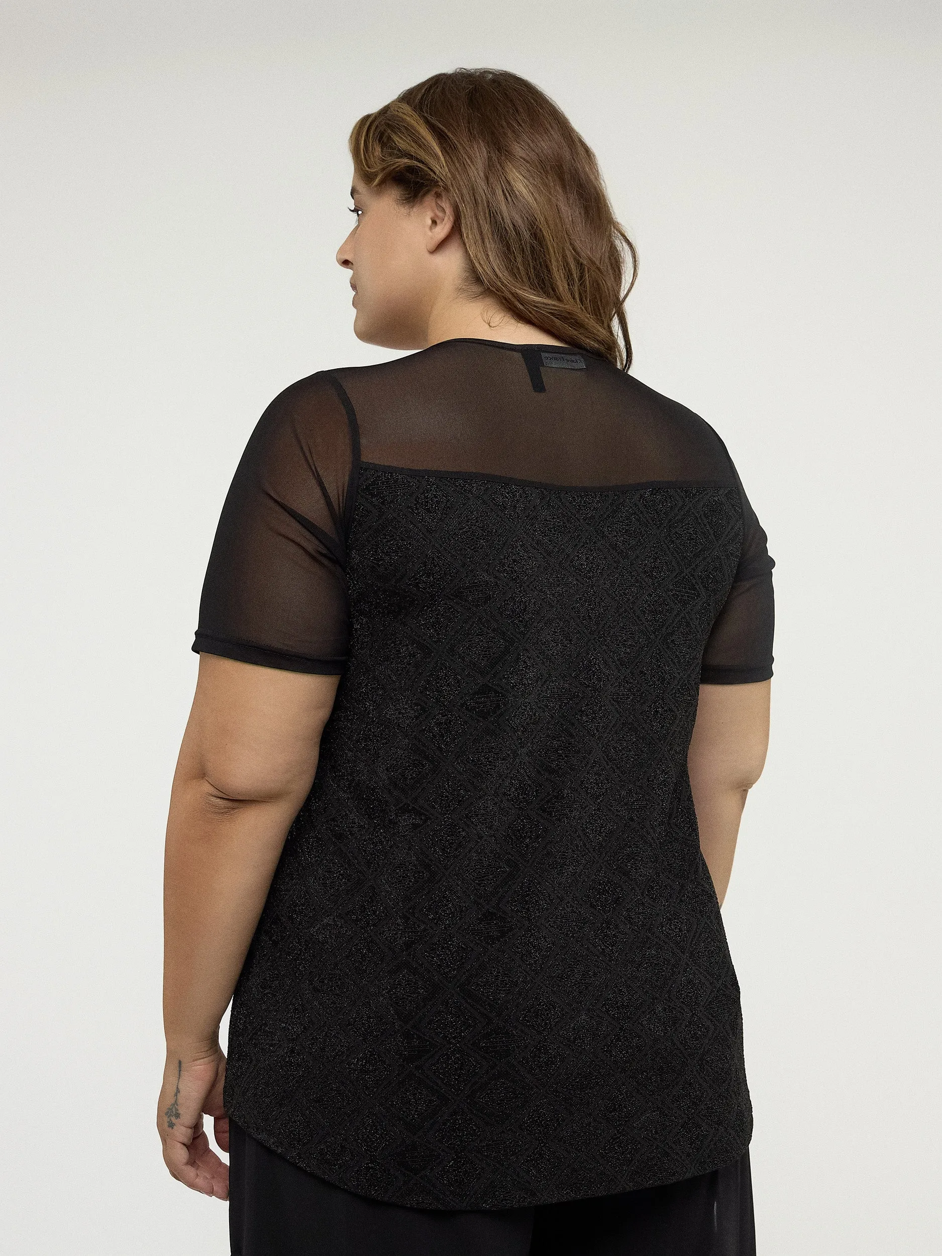 Short-sleeve semi-fitted tunic sold by Claire France product image thumbnail 3