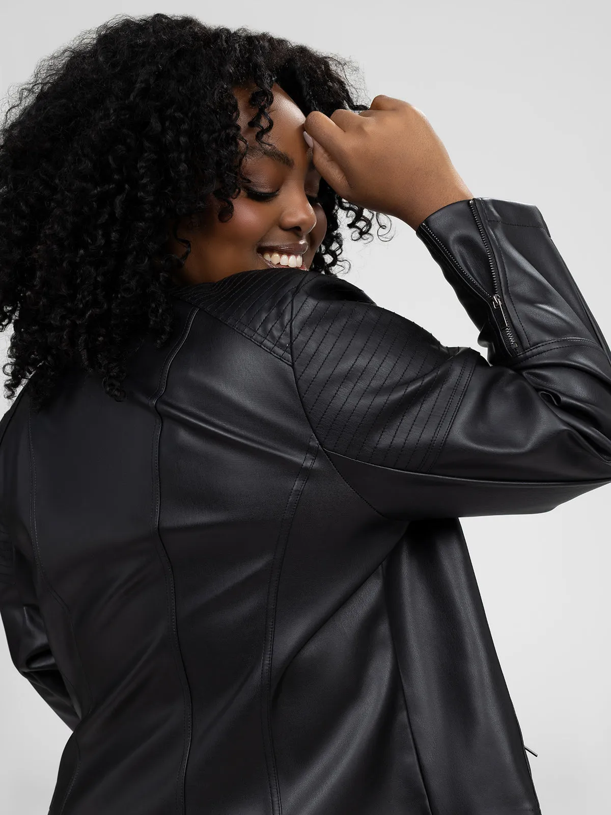 Long-sleeve semi-fitted vest sold by Claire France product image thumbnail 4