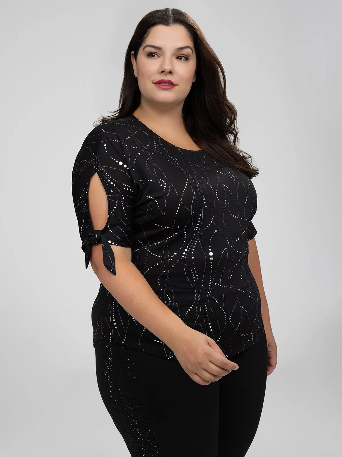 Short-sleeve loose tunic sold by Claire France