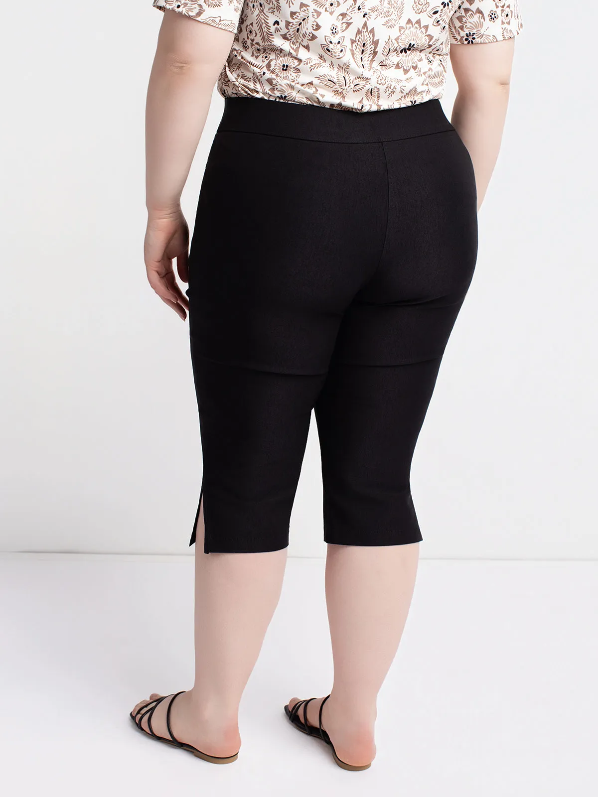 Straight fitted pull-on capri sold by Claire France product image thumbnail 3