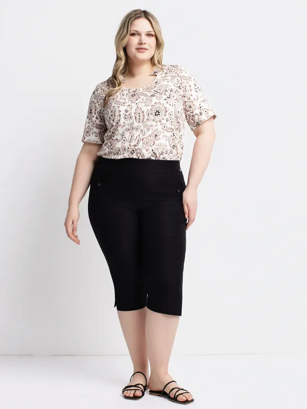 Straight fitted pull-on capri made by Claire France