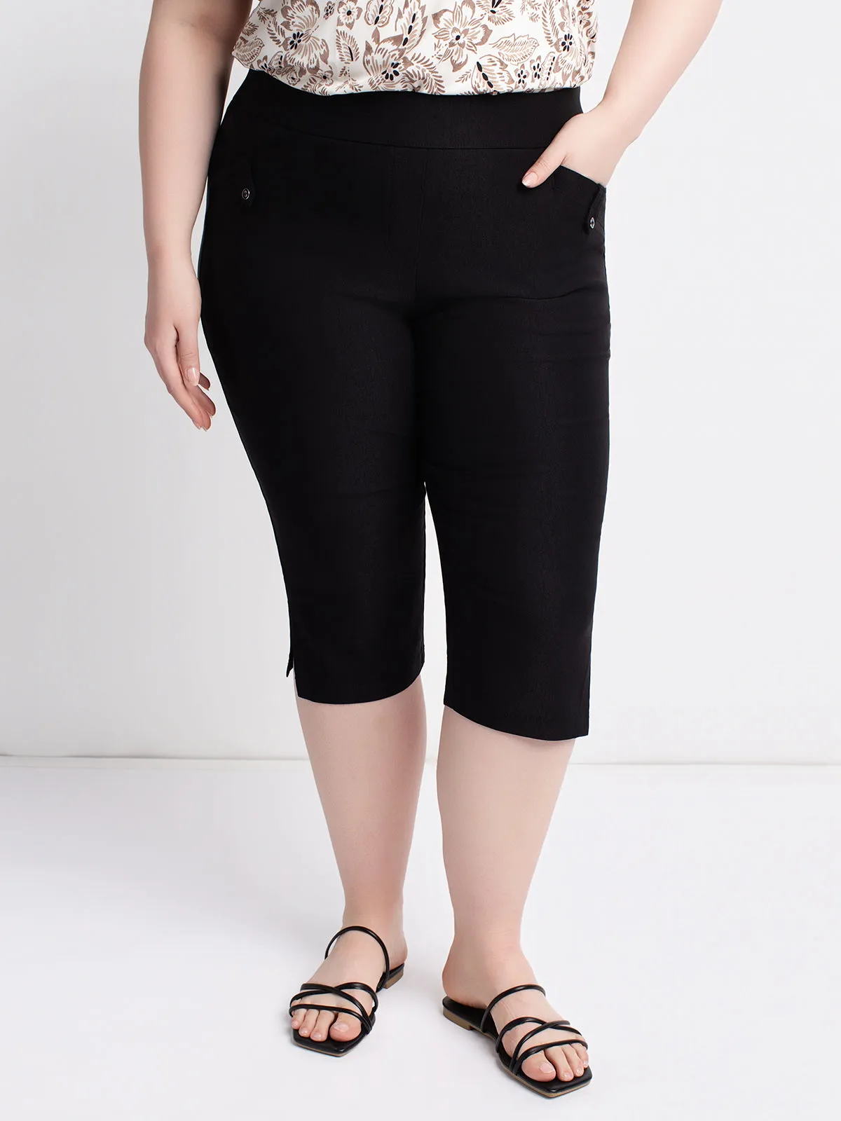 Straight fitted pull-on capri sold by Claire France product image thumbnail 2