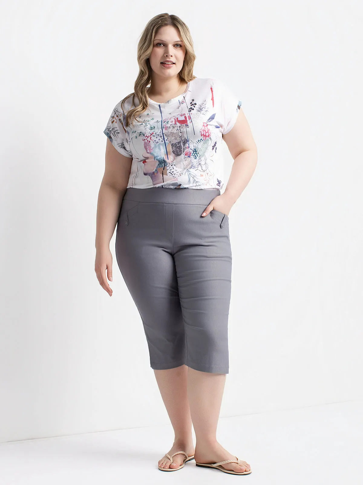 Straight fitted pull-on capri sold by Claire France product image thumbnail 5