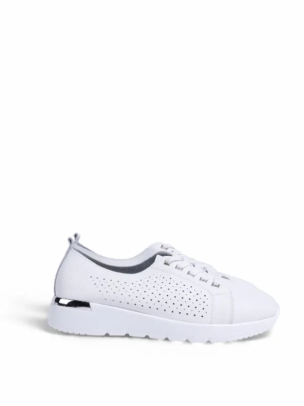 Running shoes sold by Claire France