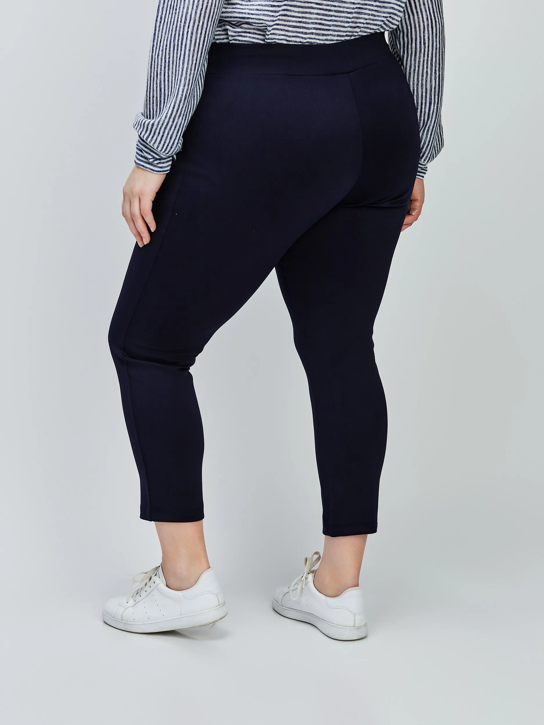 Semi-fitted lounge pant sold by Claire France product image thumbnail 3